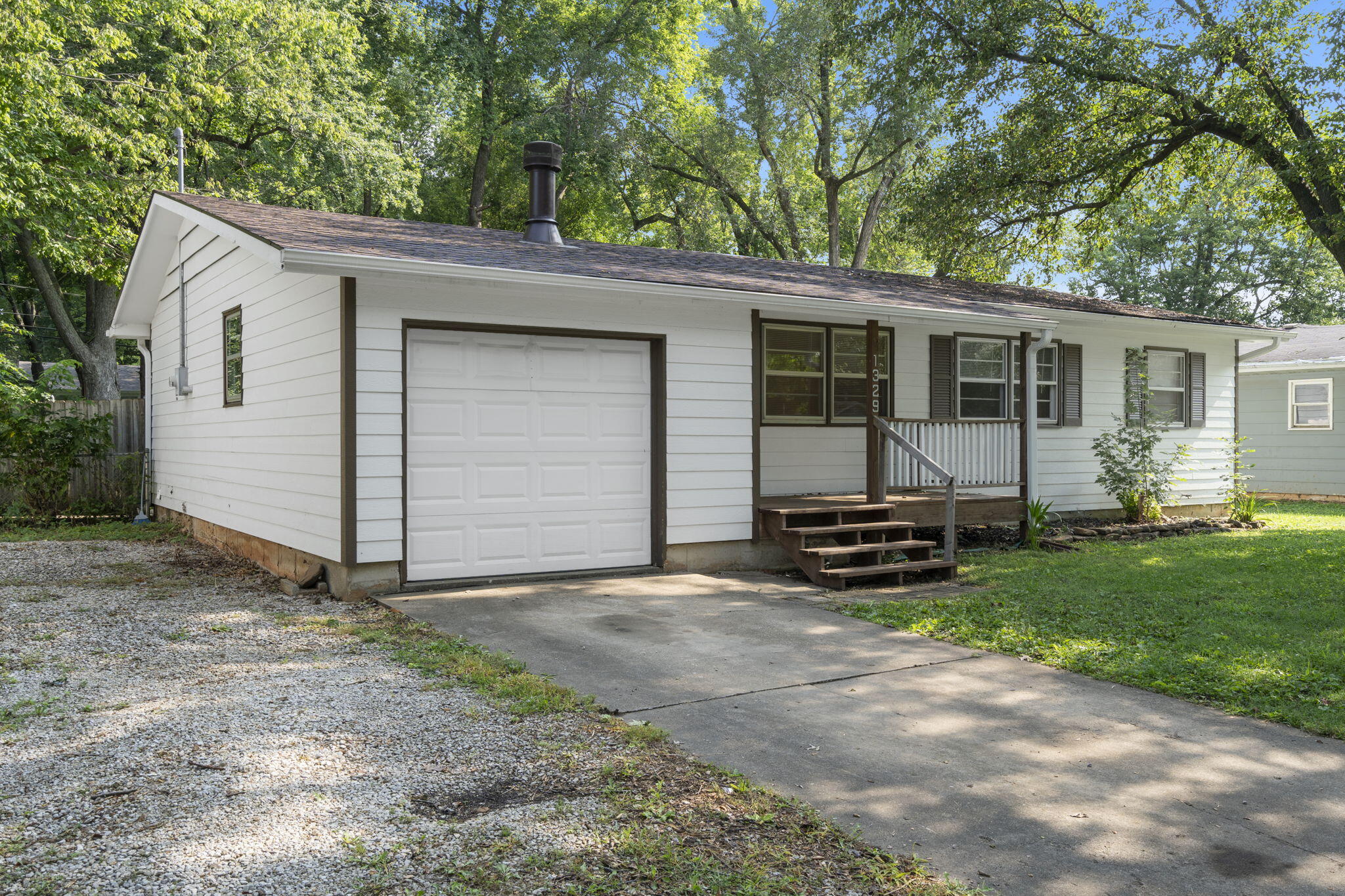 Photo 1 of 26 of 1329 West Broadmoor Street house