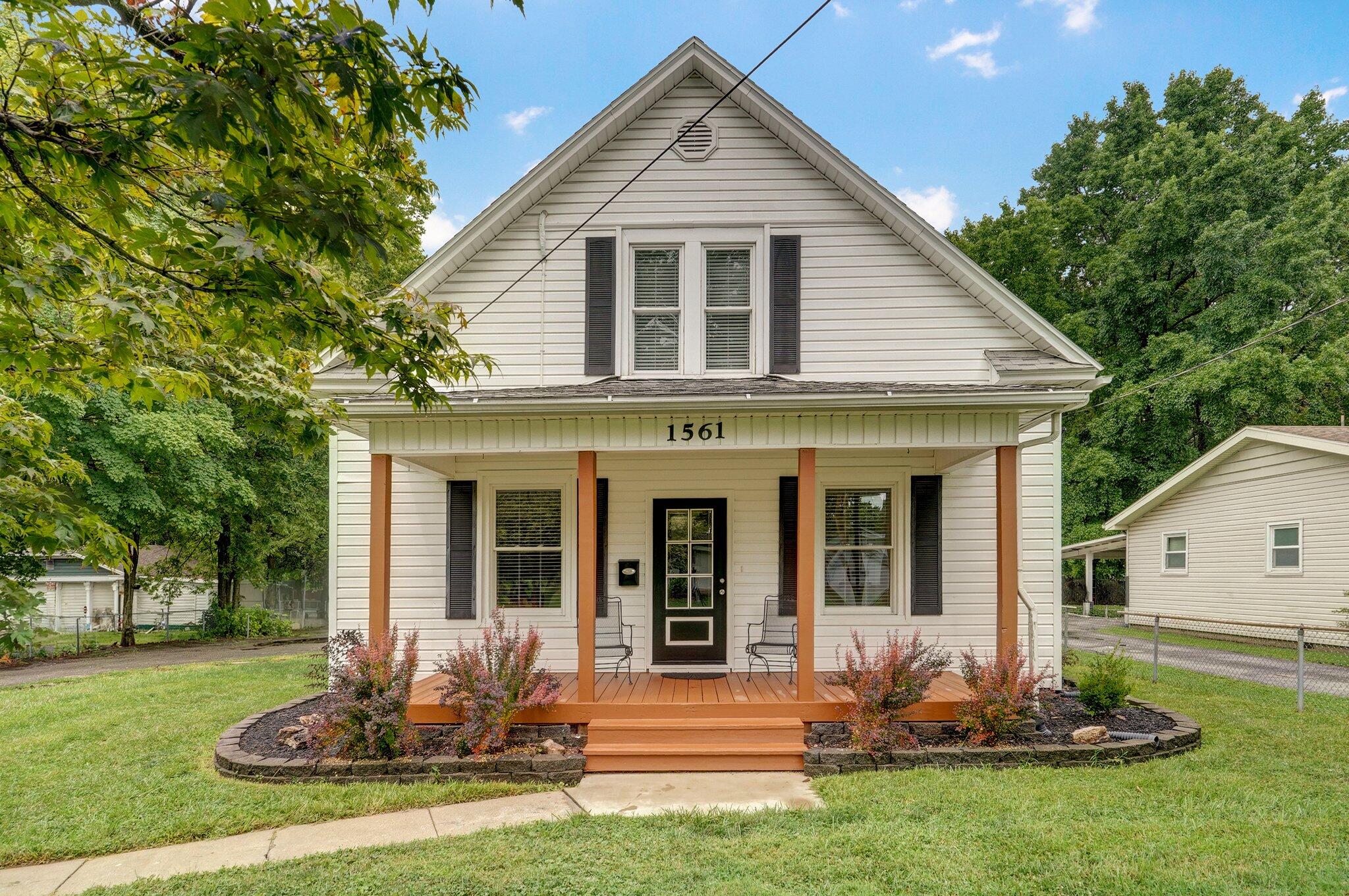 Photo 2 of 46 of 1561 South Oak Grove Avenue house