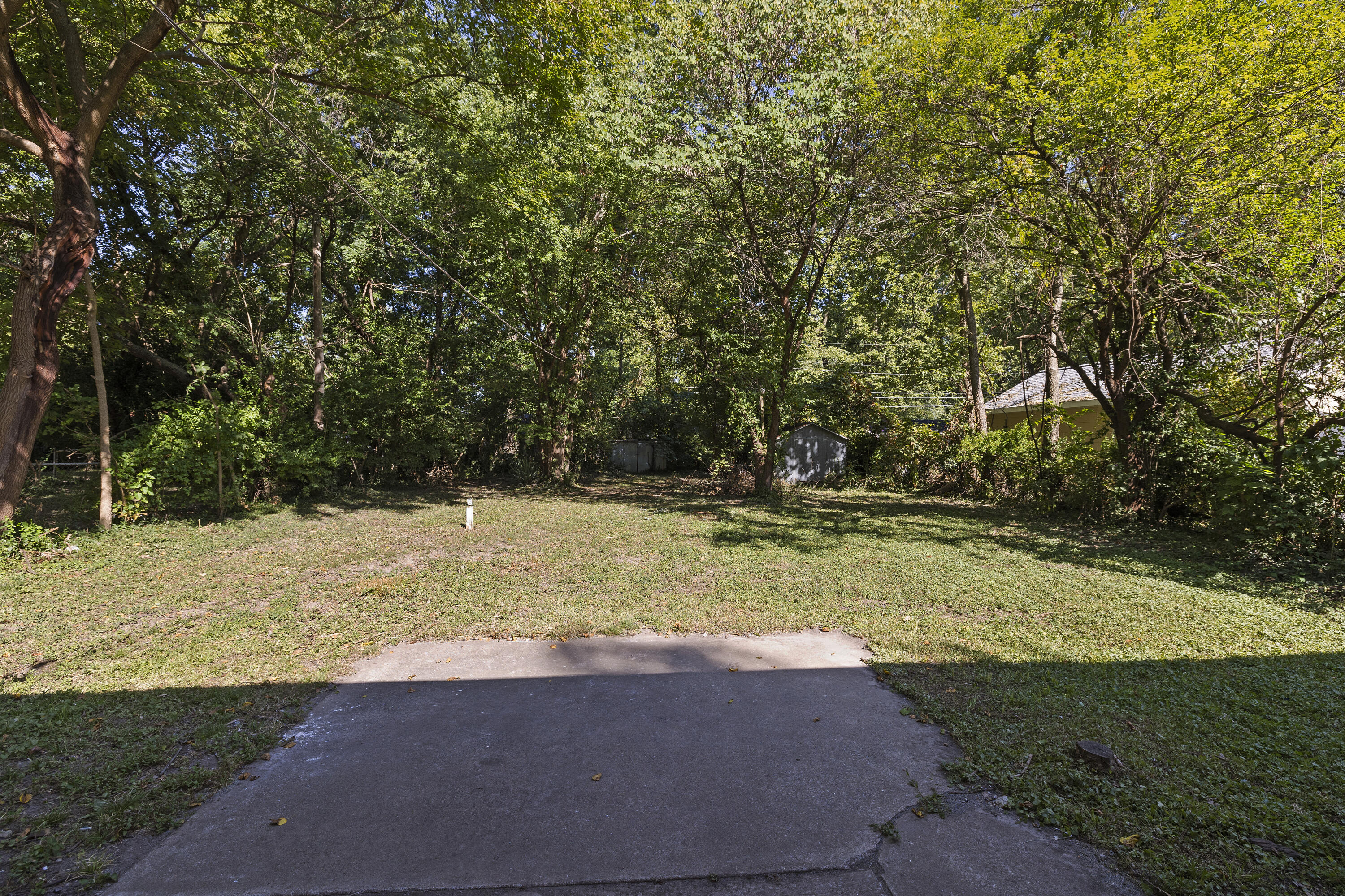 Photo 18 of 19 of 622 North Elmwood Avenue house