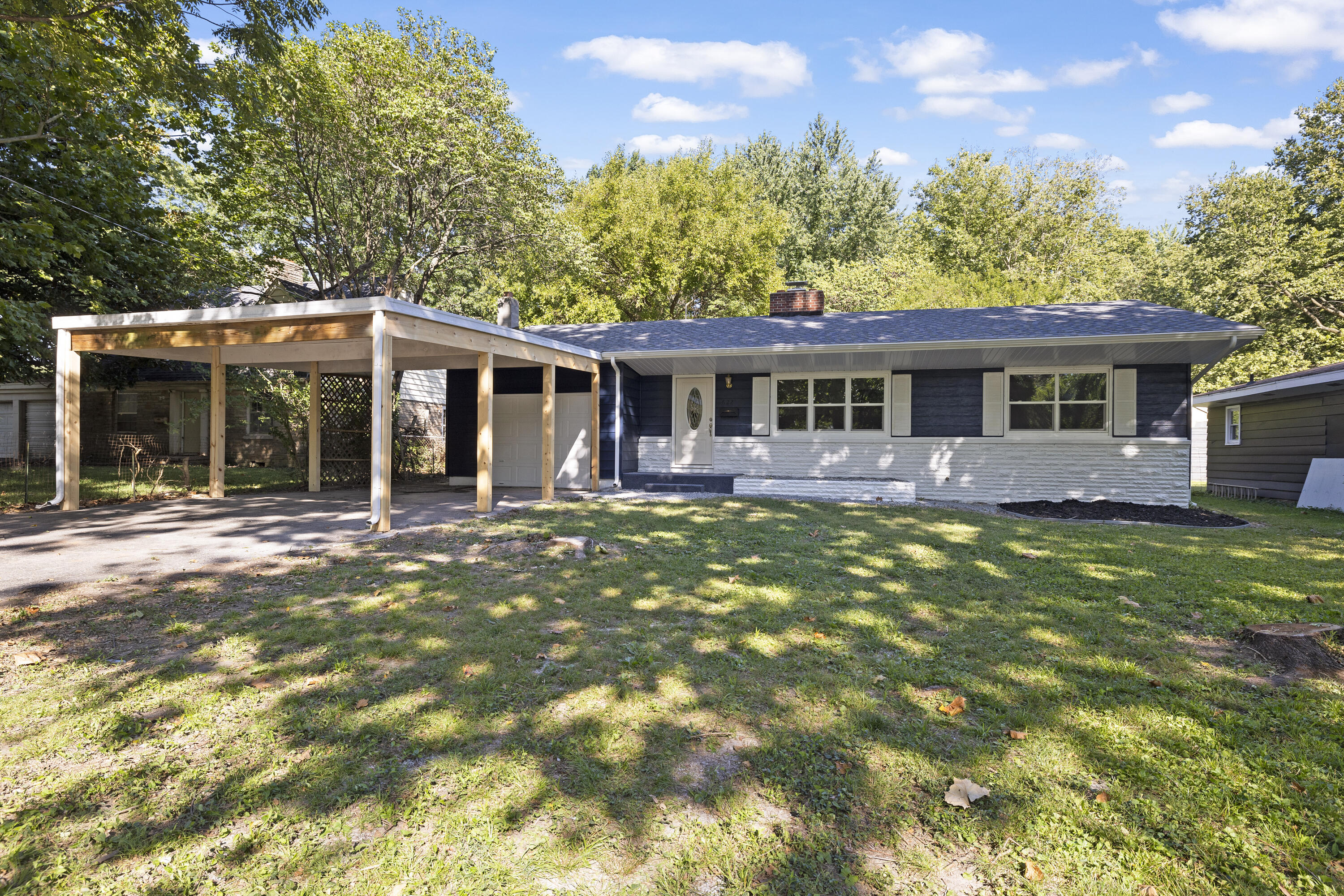 Photo 2 of 19 of 622 North Elmwood Avenue house