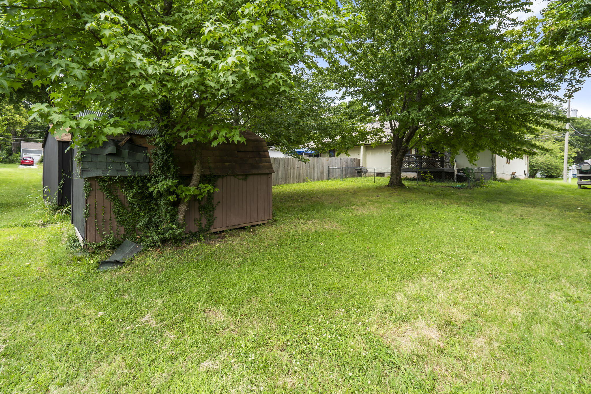 Photo 3 of 25 of 1038 West Catalpa Street house