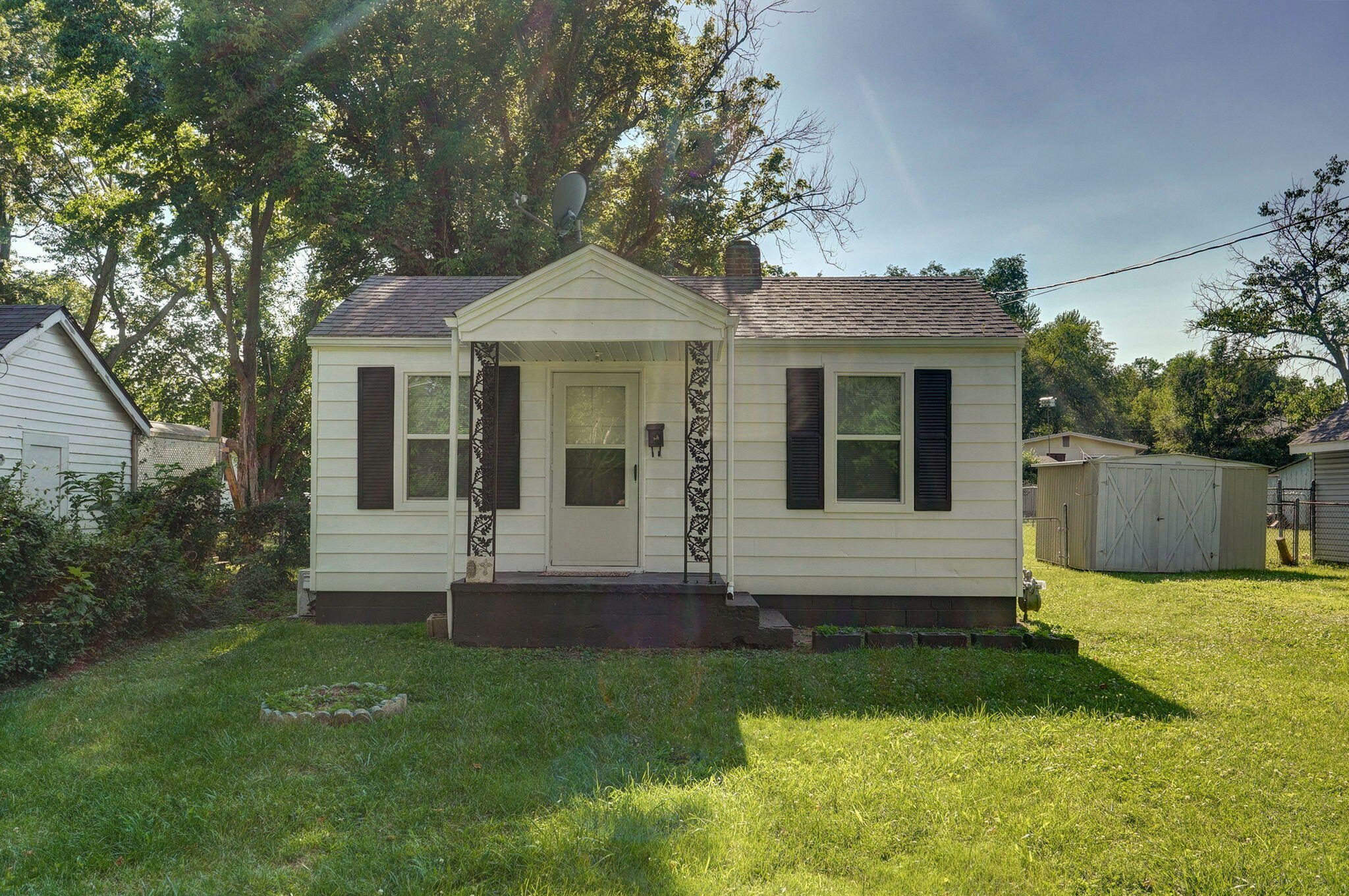 Photo 1 of 21 of 1135 North Ethyl Avenue house