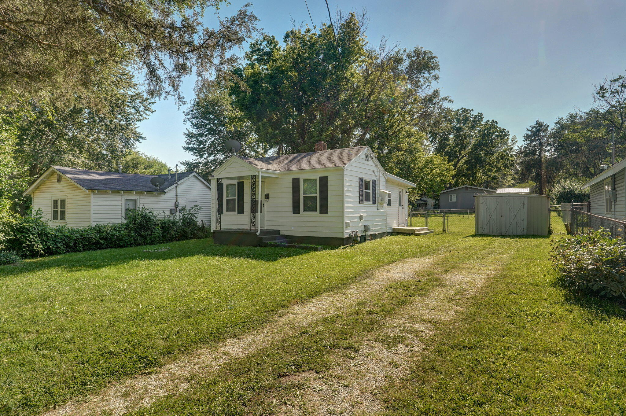 Photo 15 of 21 of 1135 North Ethyl Avenue house