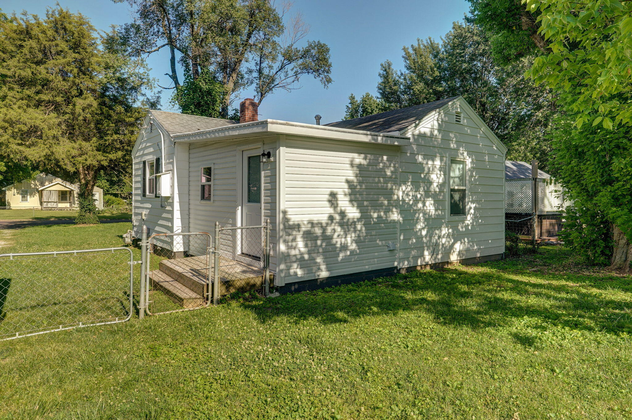 Photo 17 of 21 of 1135 North Ethyl Avenue house