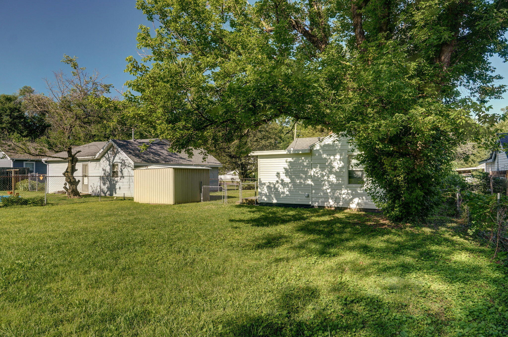 Photo 20 of 21 of 1135 North Ethyl Avenue house