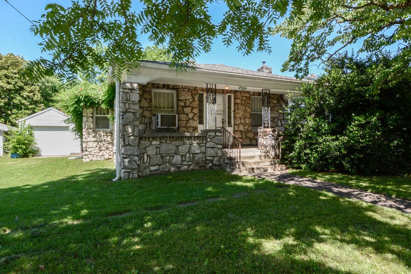 Photo 2 of 10 of 1305 South Kimbrough Avenue house