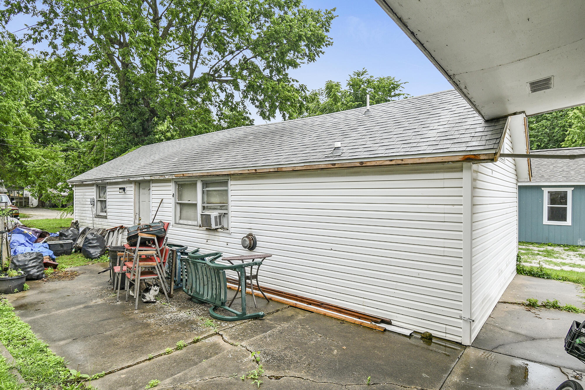 Photo 19 of 20 of 2046 North Pickwick Avenue house