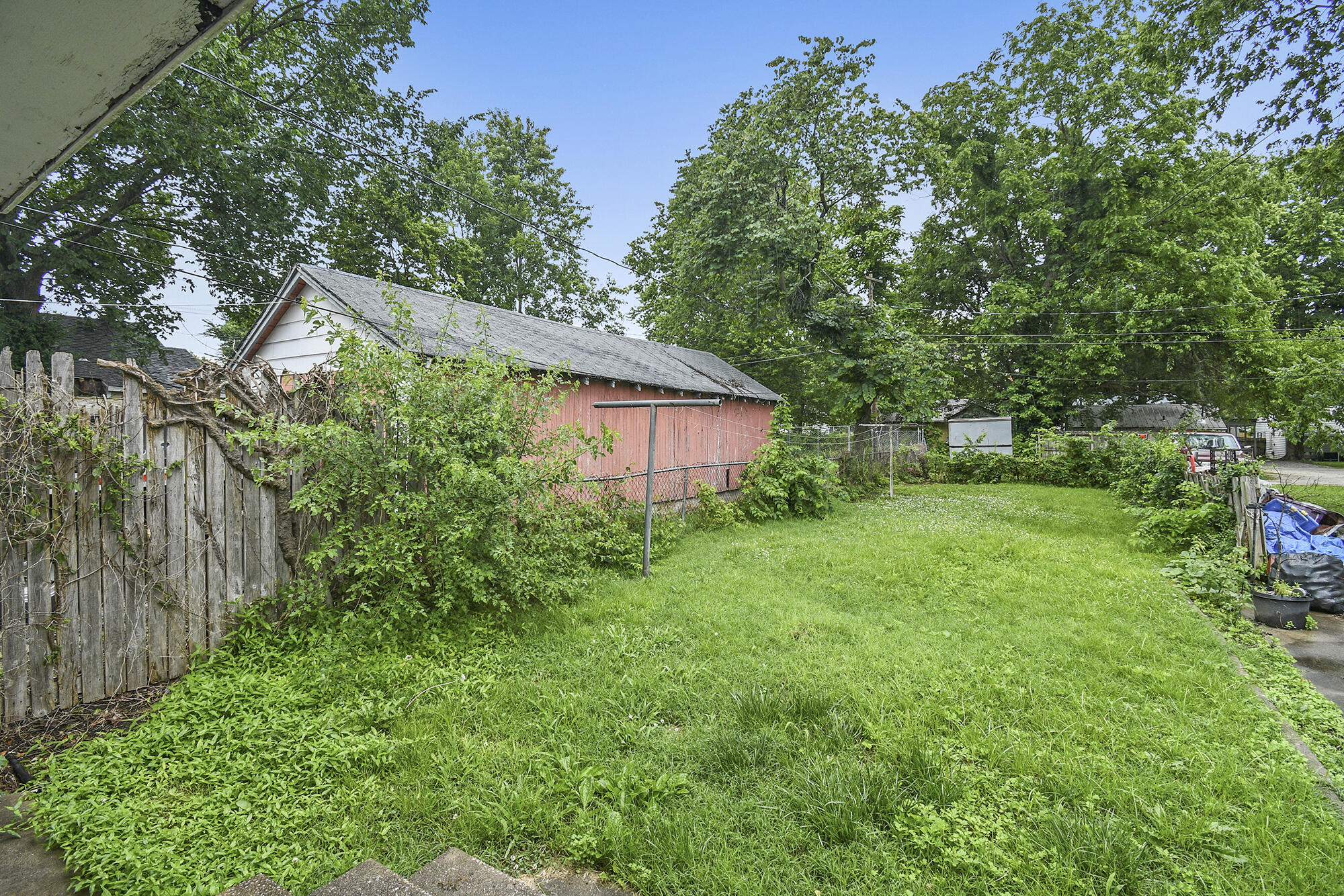 Photo 20 of 20 of 2046 North Pickwick Avenue house