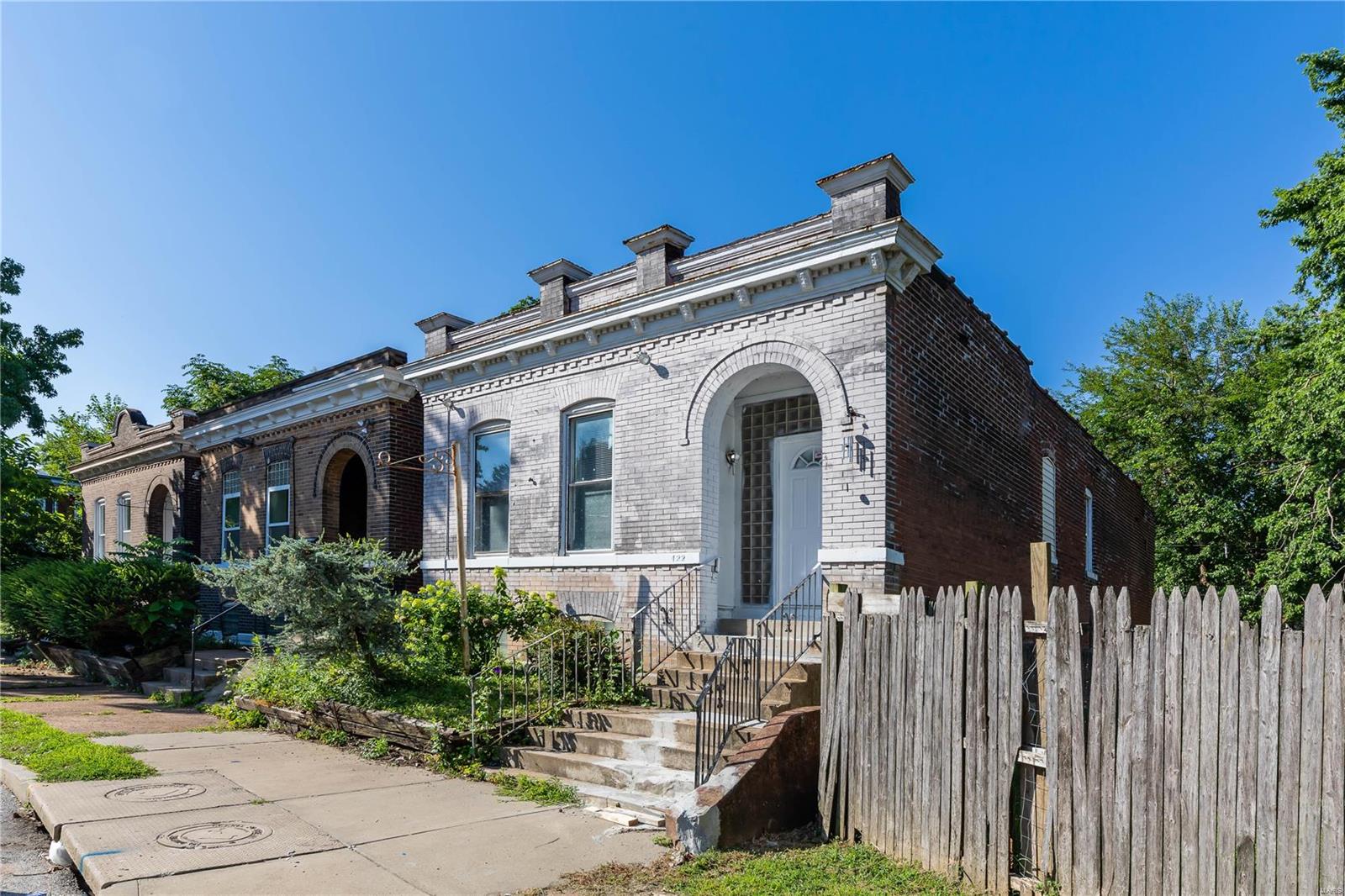 Photo 2 of 20 of 422 Wilmington Avenue house