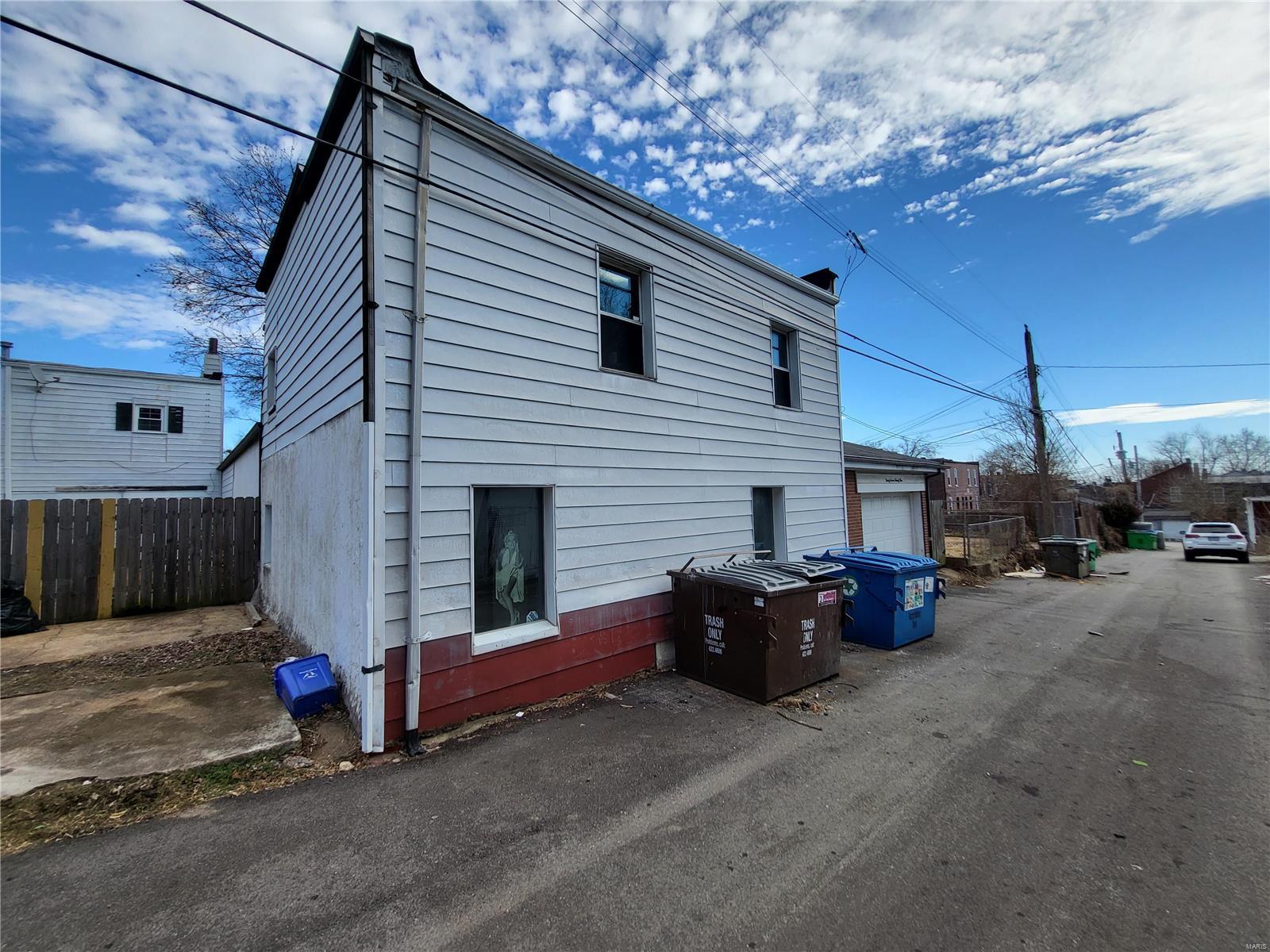 Photo 4 of 16 of 3723 Wisconsin Avenue house