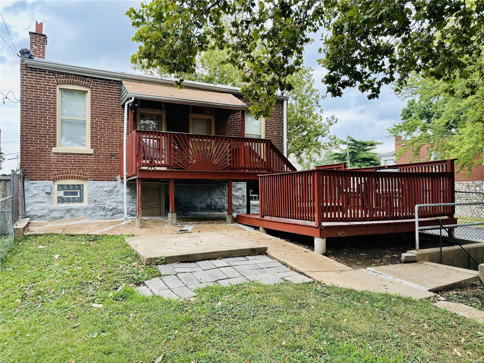 Photo 2 of 15 of 3958 Meramec Street house