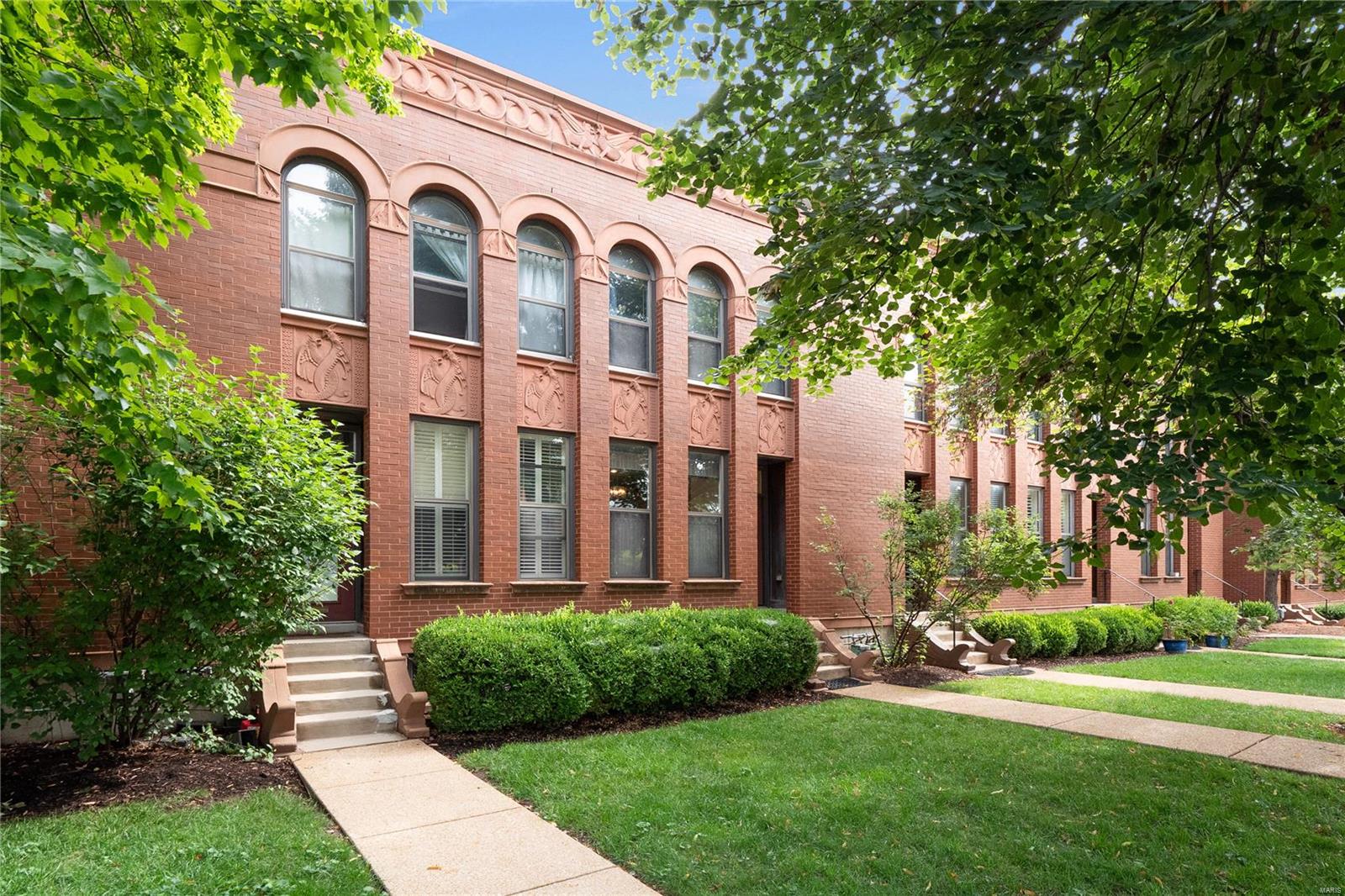 Photo 1 of 27 of 4323 Laclede Avenue D townhome