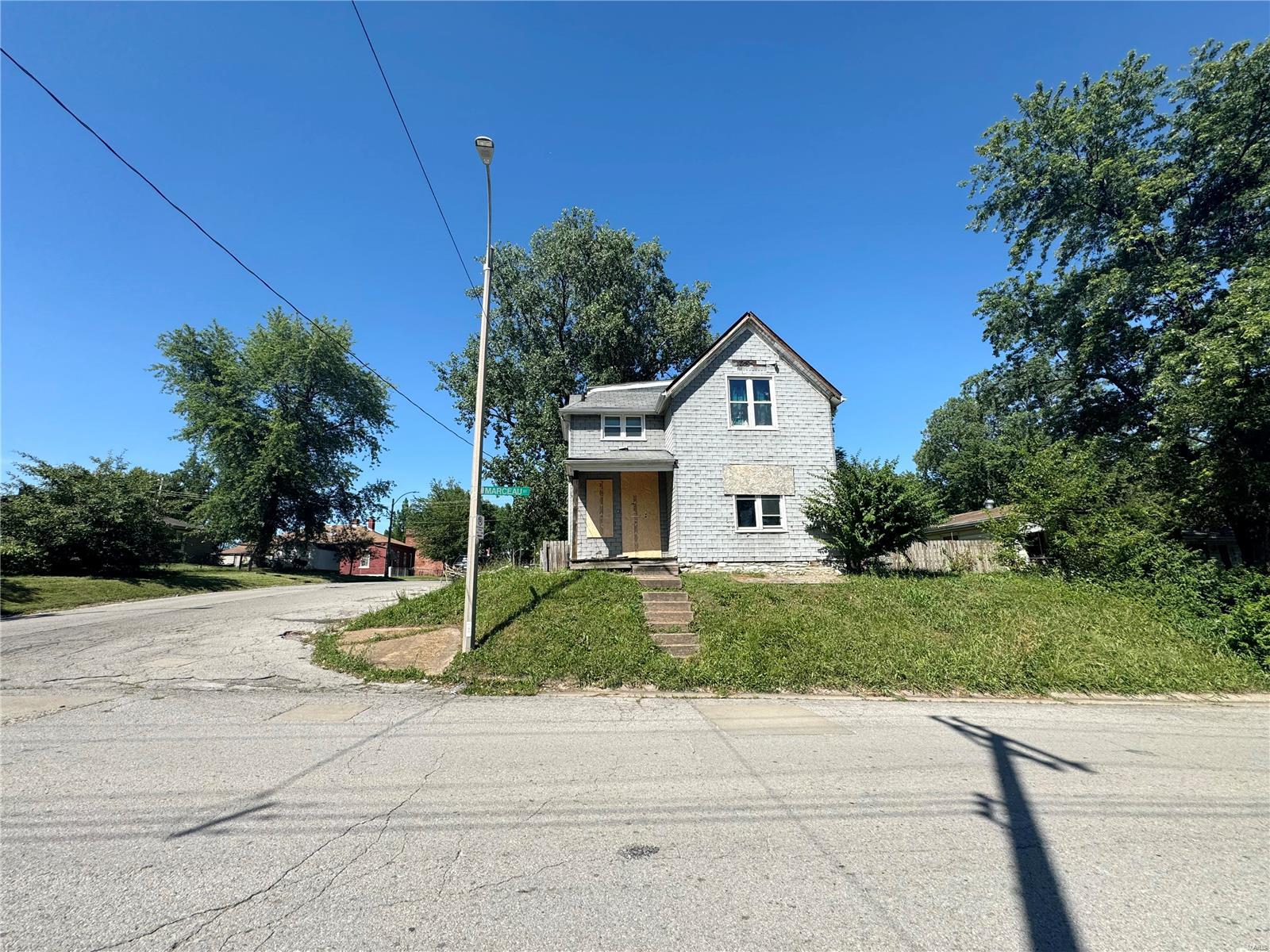 Photo 1 of 5 of 201 E Marceau Street house