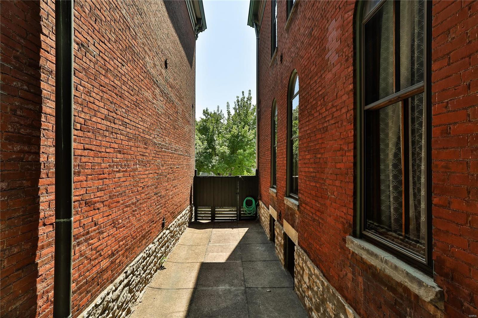 Photo 30 of 82 of 2249 Saint Louis Avenue townhome