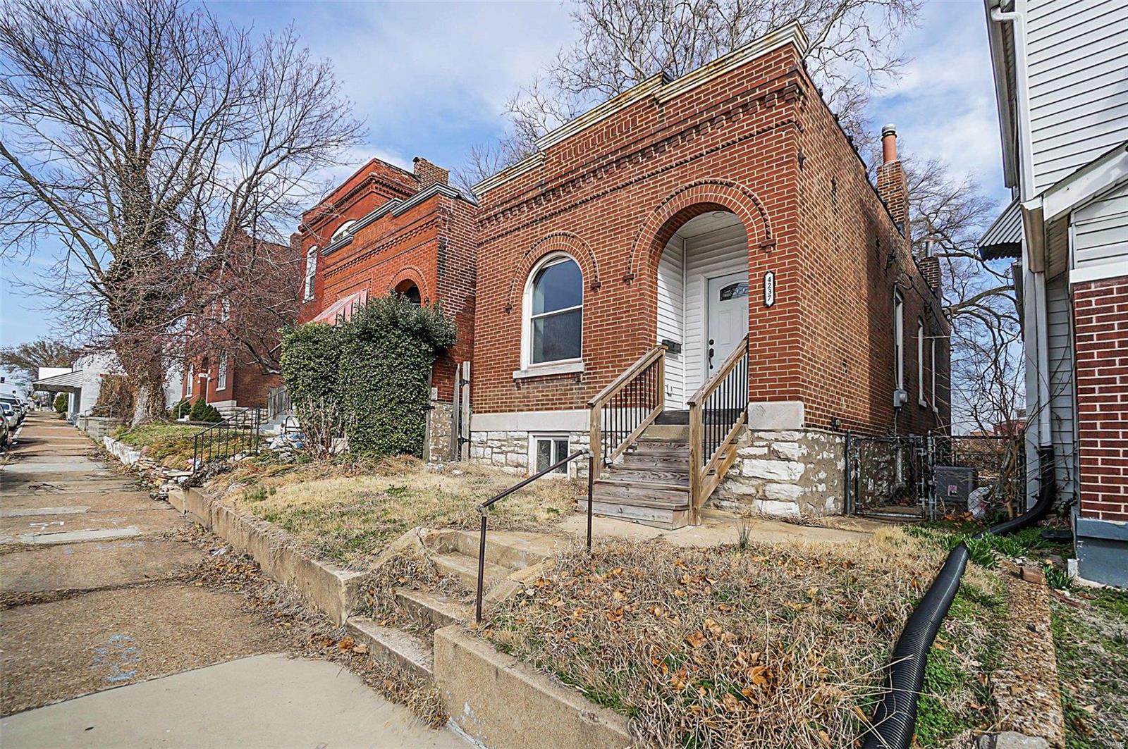 Photo 2 of 16 of 4237 Chippewa Street house