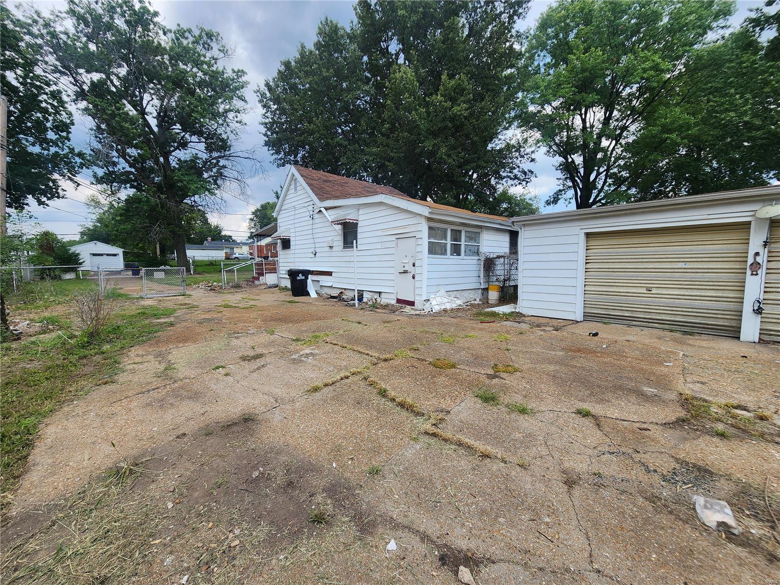 Photo 3 of 6 of 1456 Laughlin Avenue house