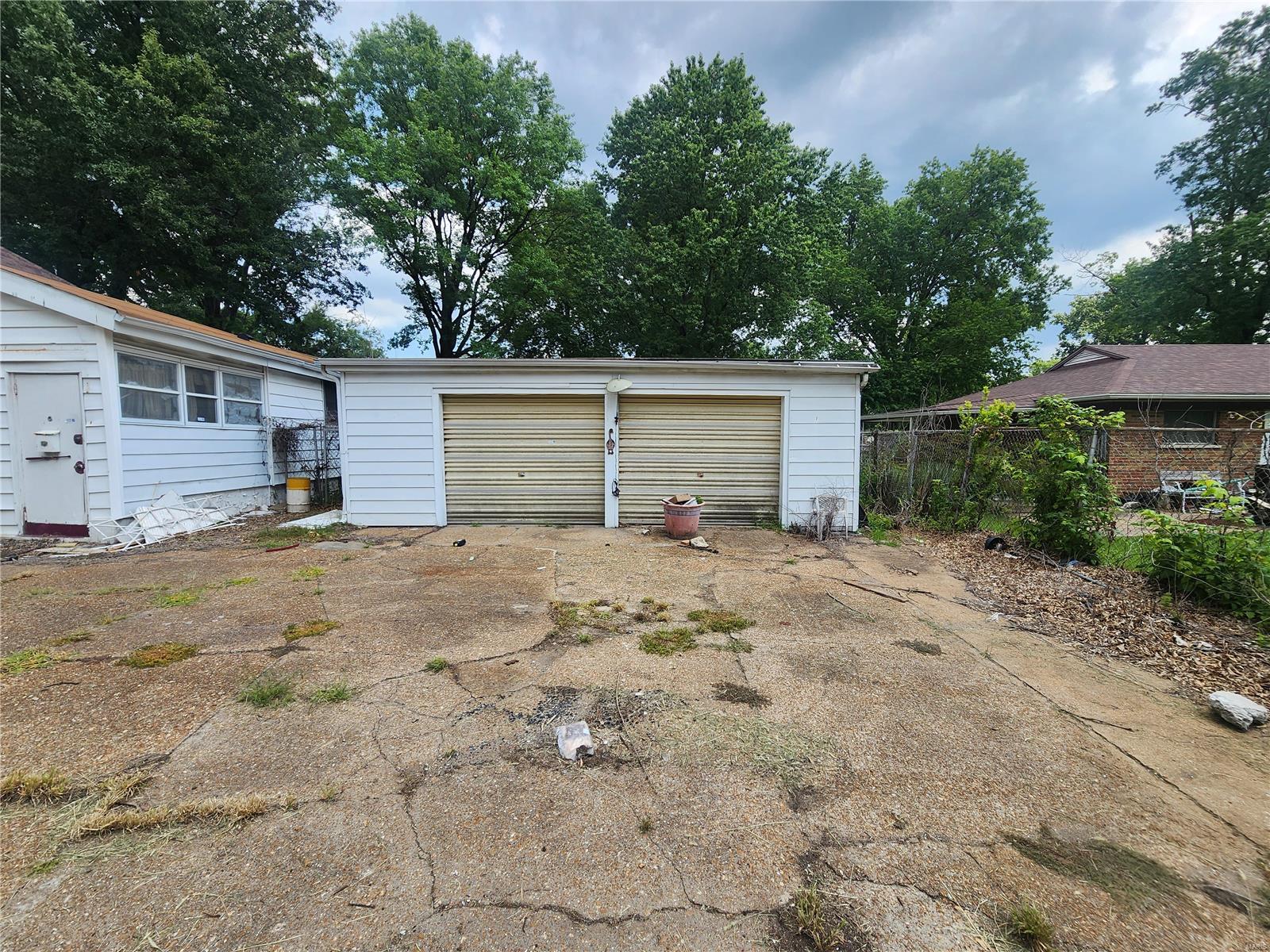 Photo 4 of 6 of 1456 Laughlin Avenue house