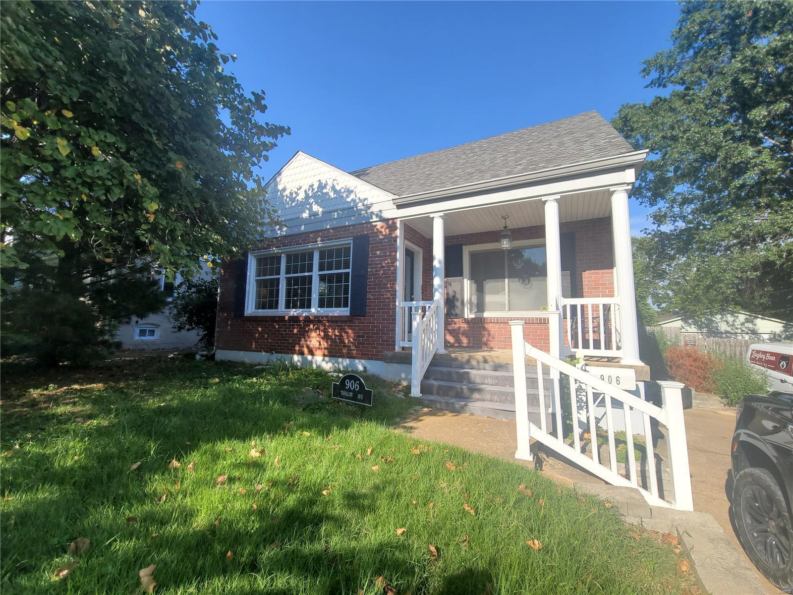 Photo 3 of 15 of 906 Tavalon Avenue house