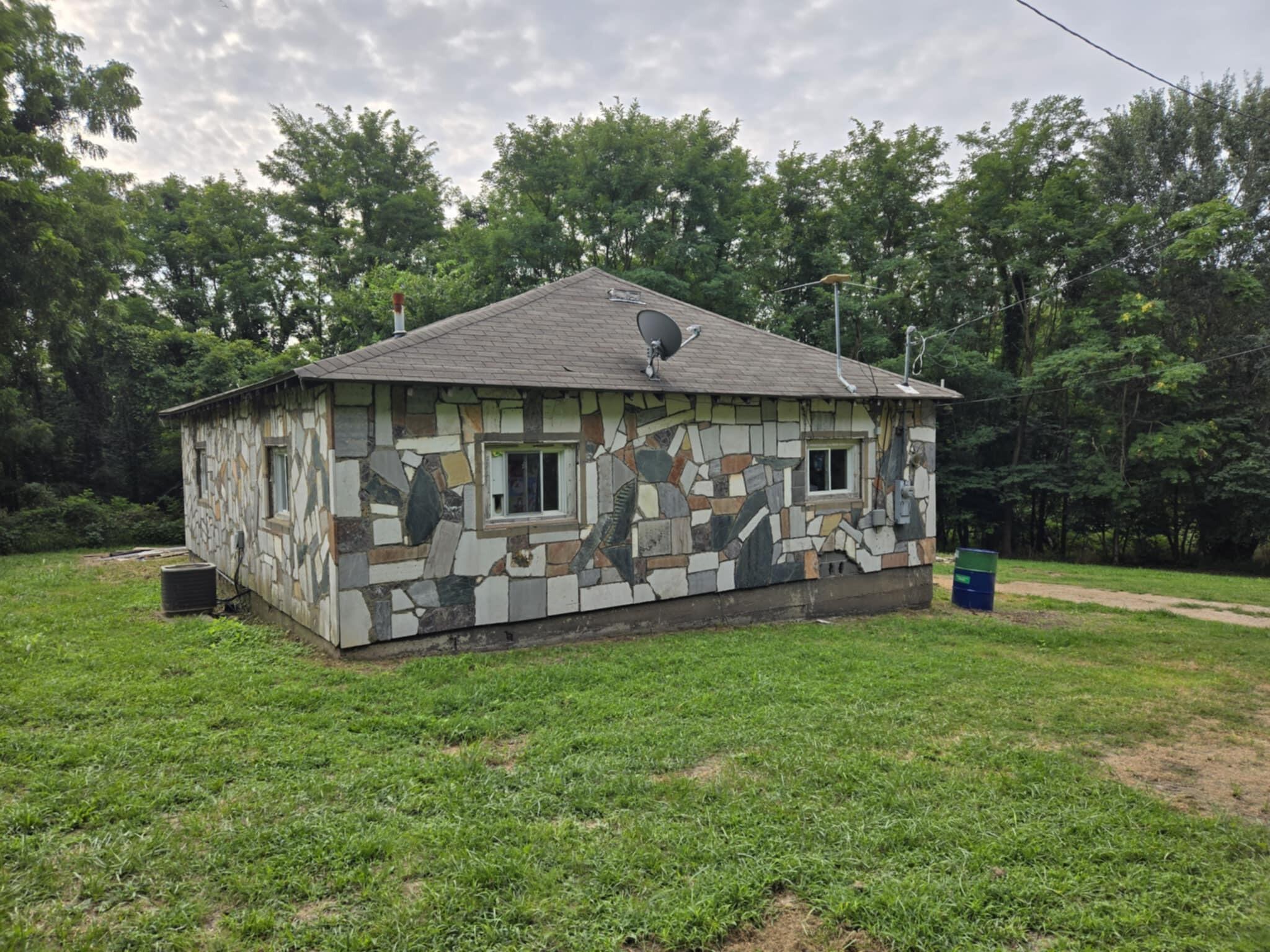 Photo 12 of 25 of 1001 East Locust Street house