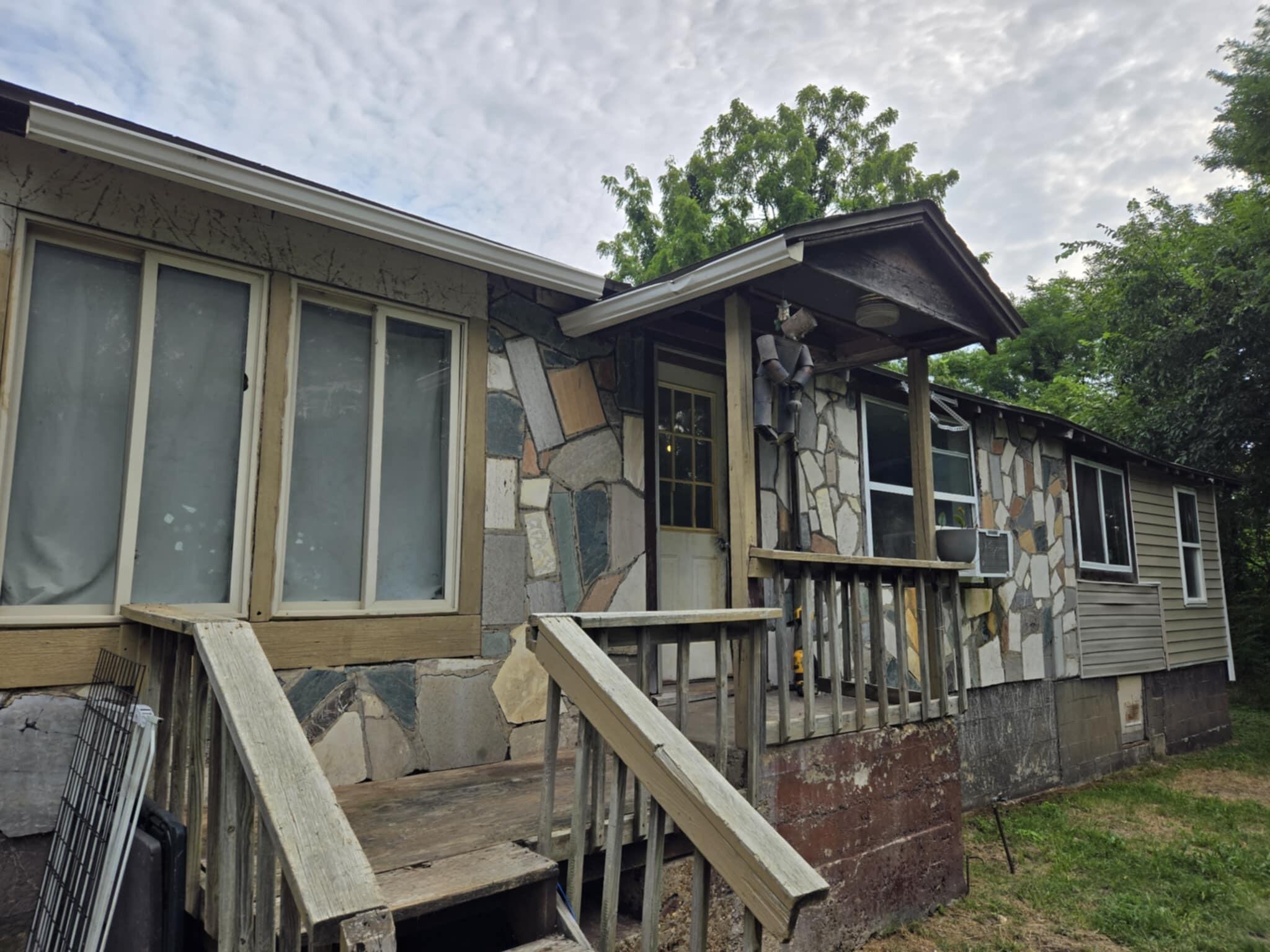 Photo 13 of 25 of 1001 East Locust Street house