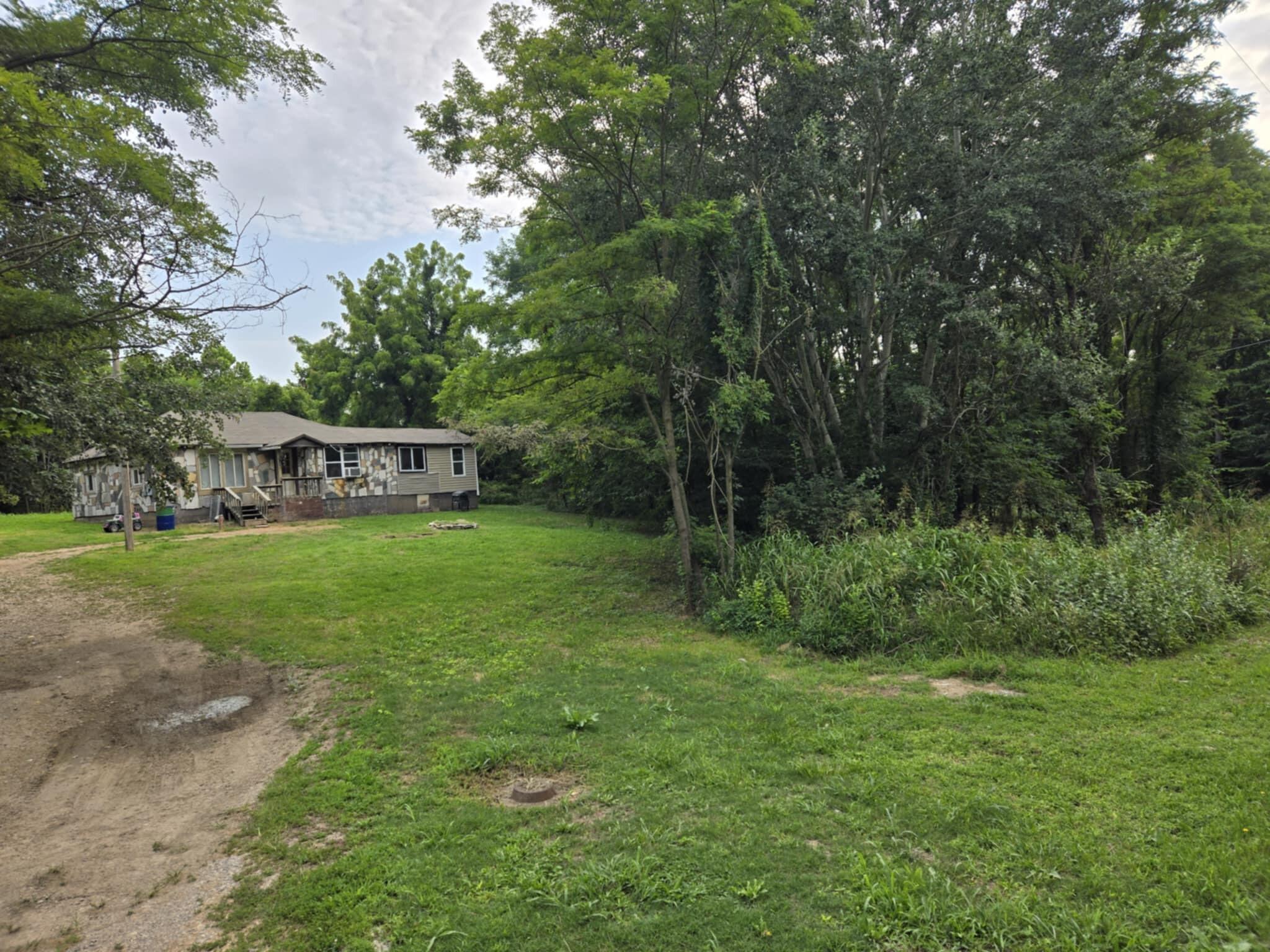 Photo 5 of 25 of 1001 East Locust Street house