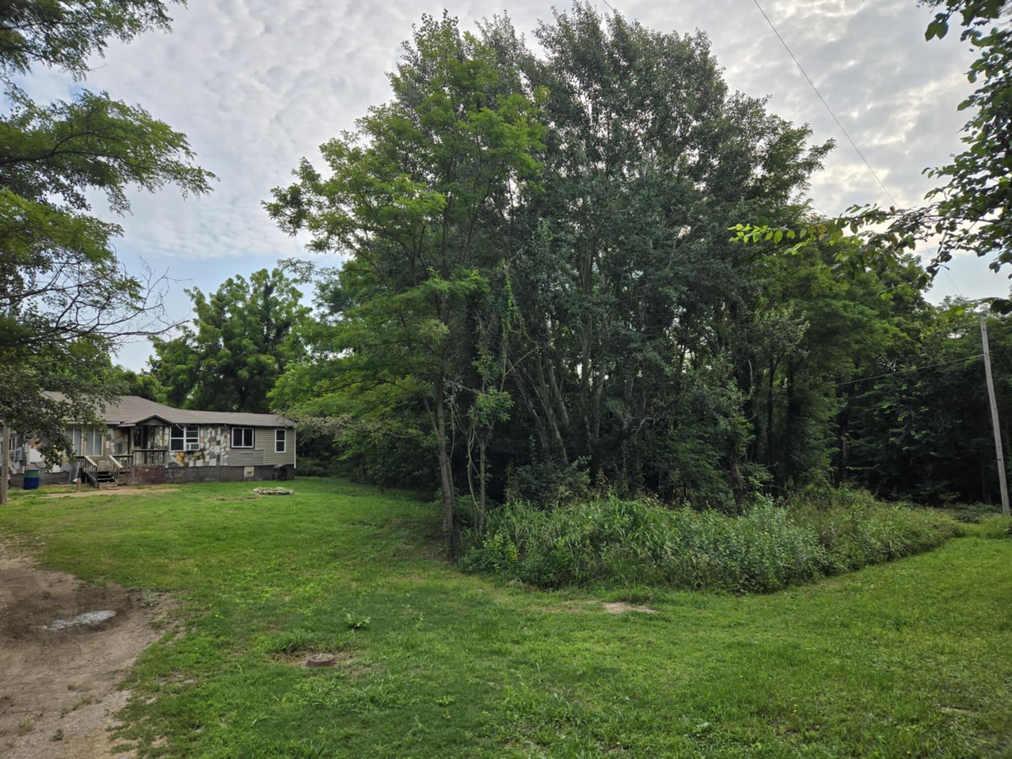 Photo 6 of 25 of 1001 East Locust Street house