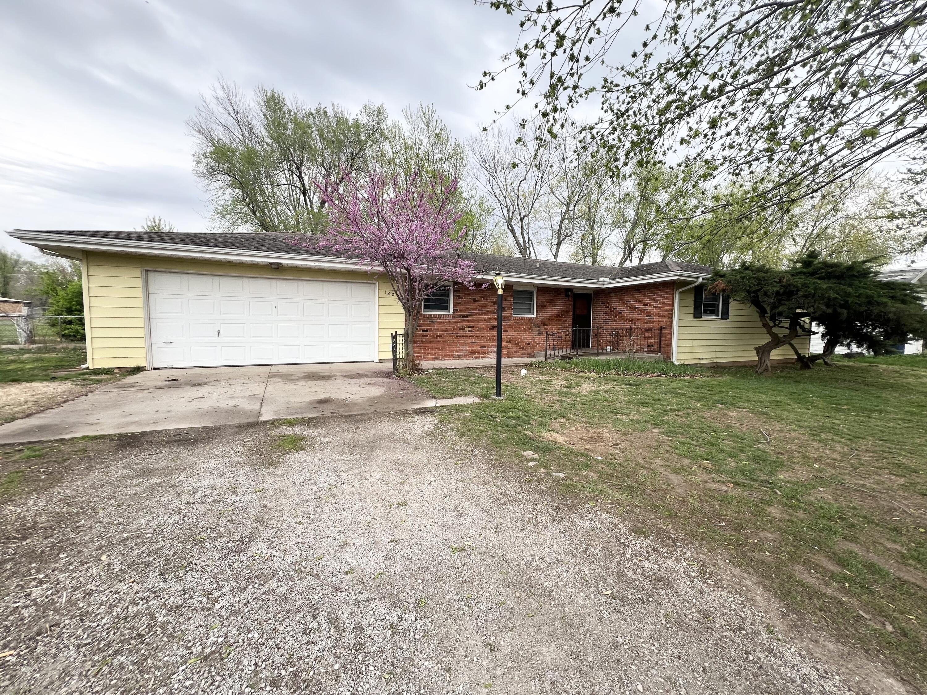 Photo 1 of 21 of 120 South Pinecrest Avenue house