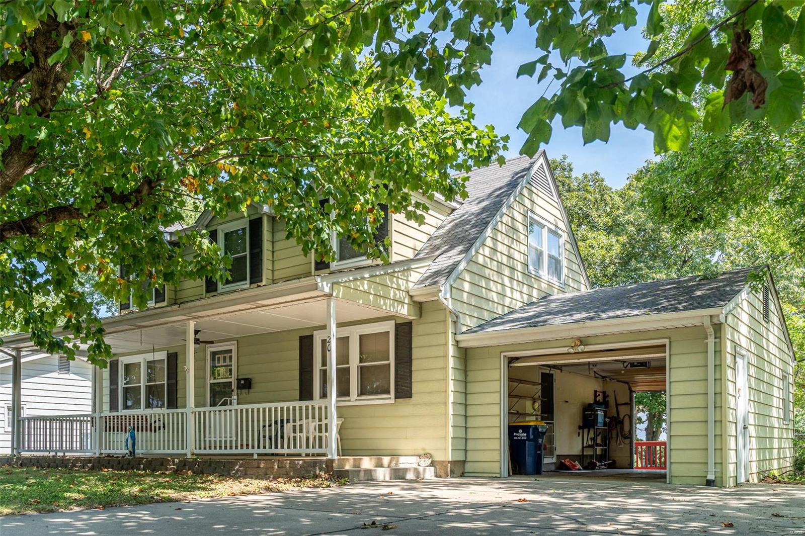 Photo 2 of 39 of 20 Roesner Place house