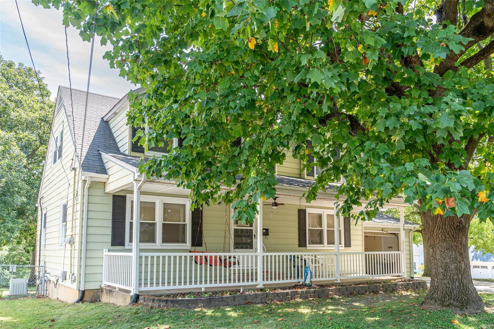 Photo 3 of 39 of 20 Roesner Place house