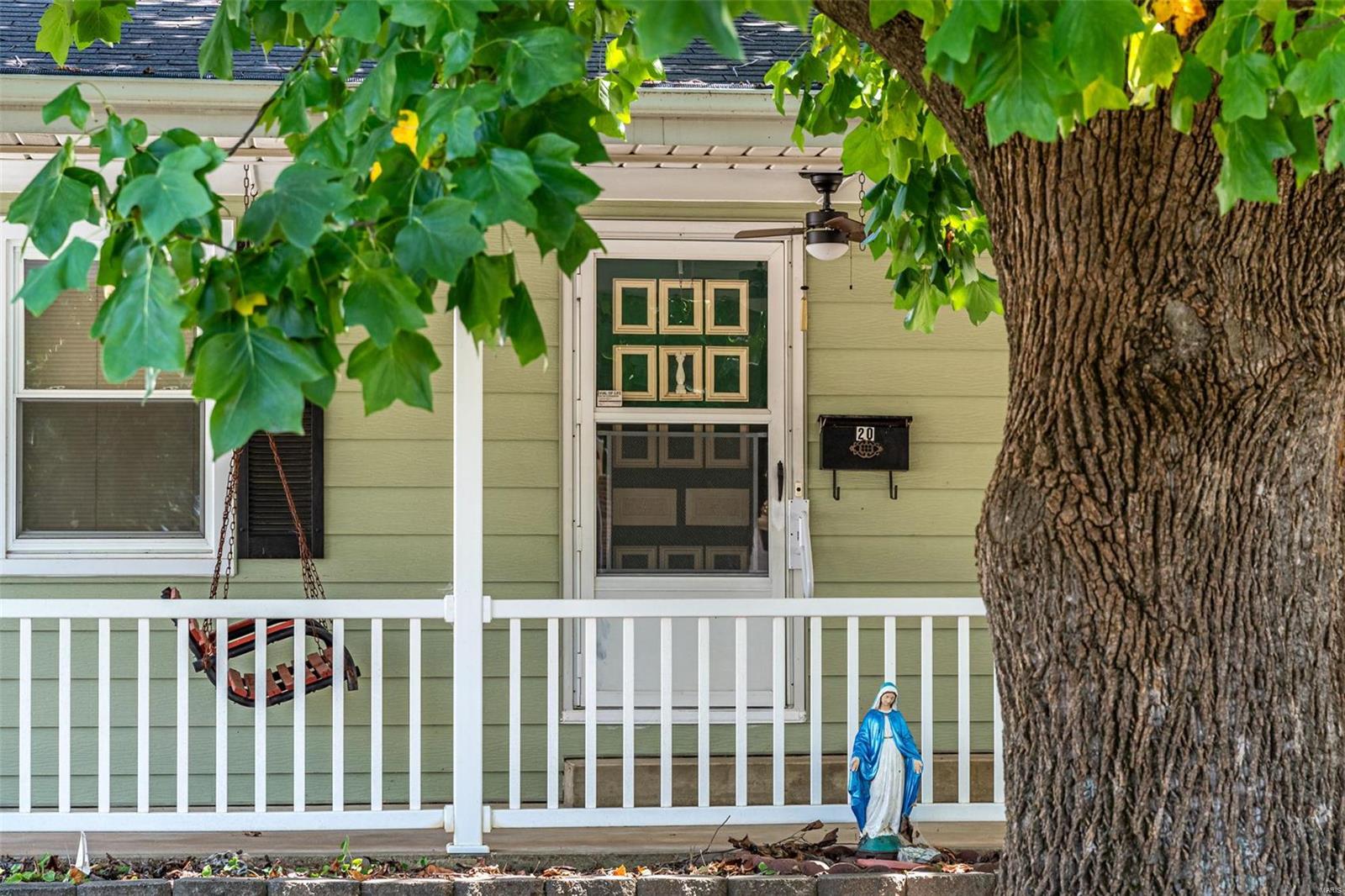 Photo 5 of 39 of 20 Roesner Place house