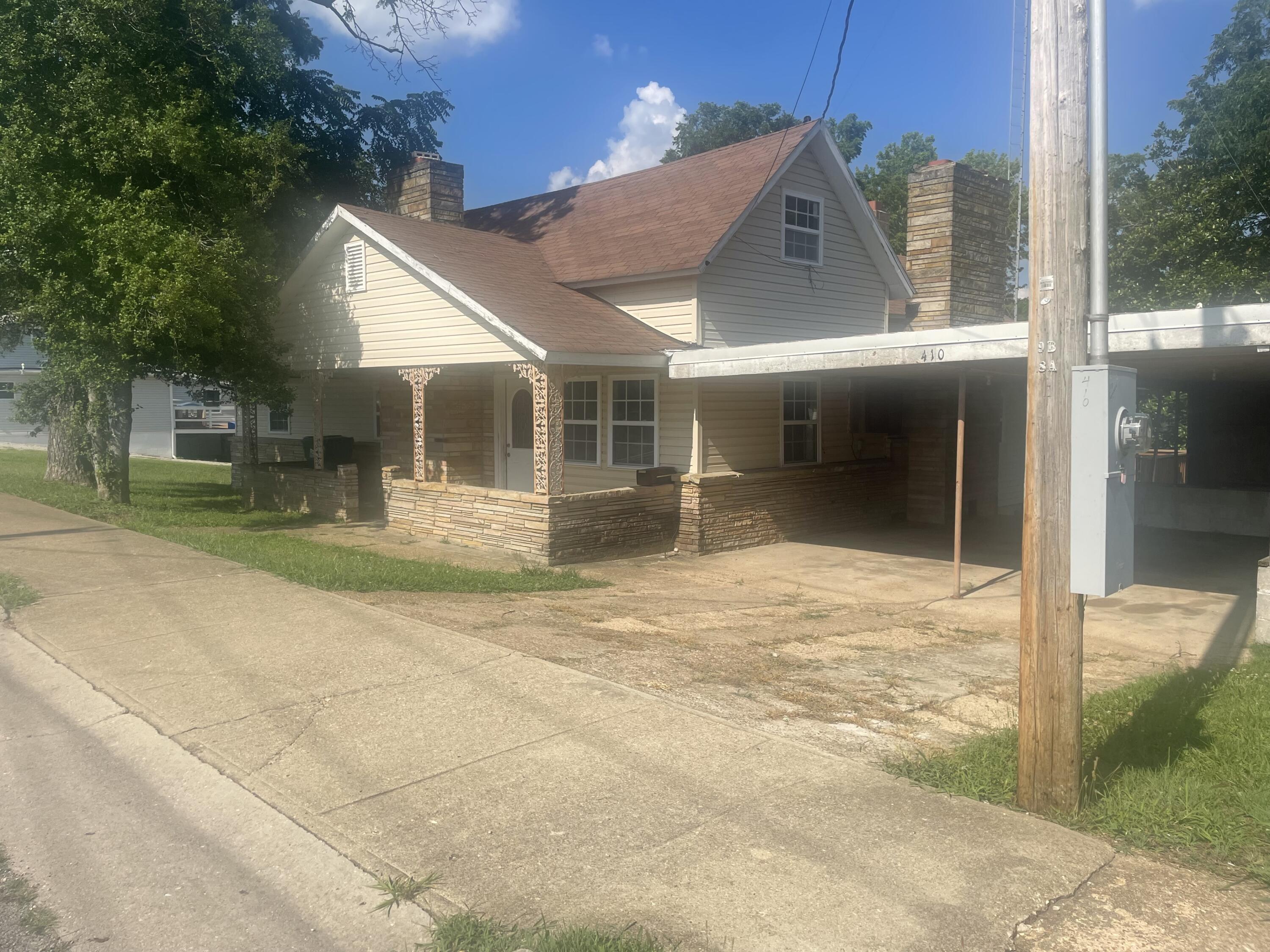 Photo 2 of 58 of 410 North Ferguson Street house