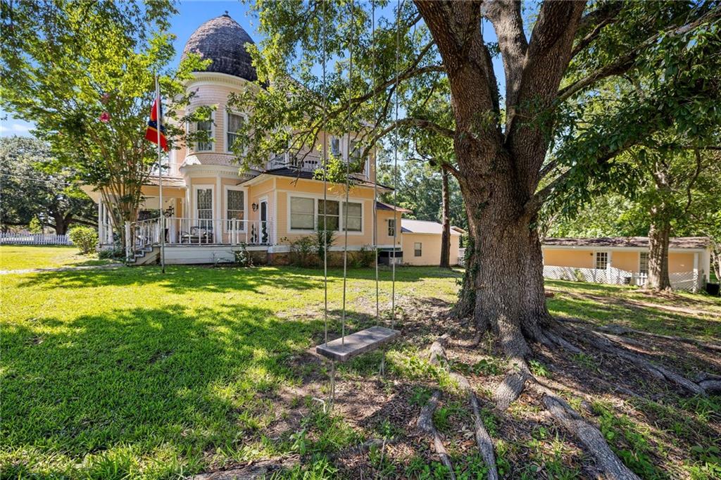 Photo 13 of 46 of 102 W MYRTLE Street house