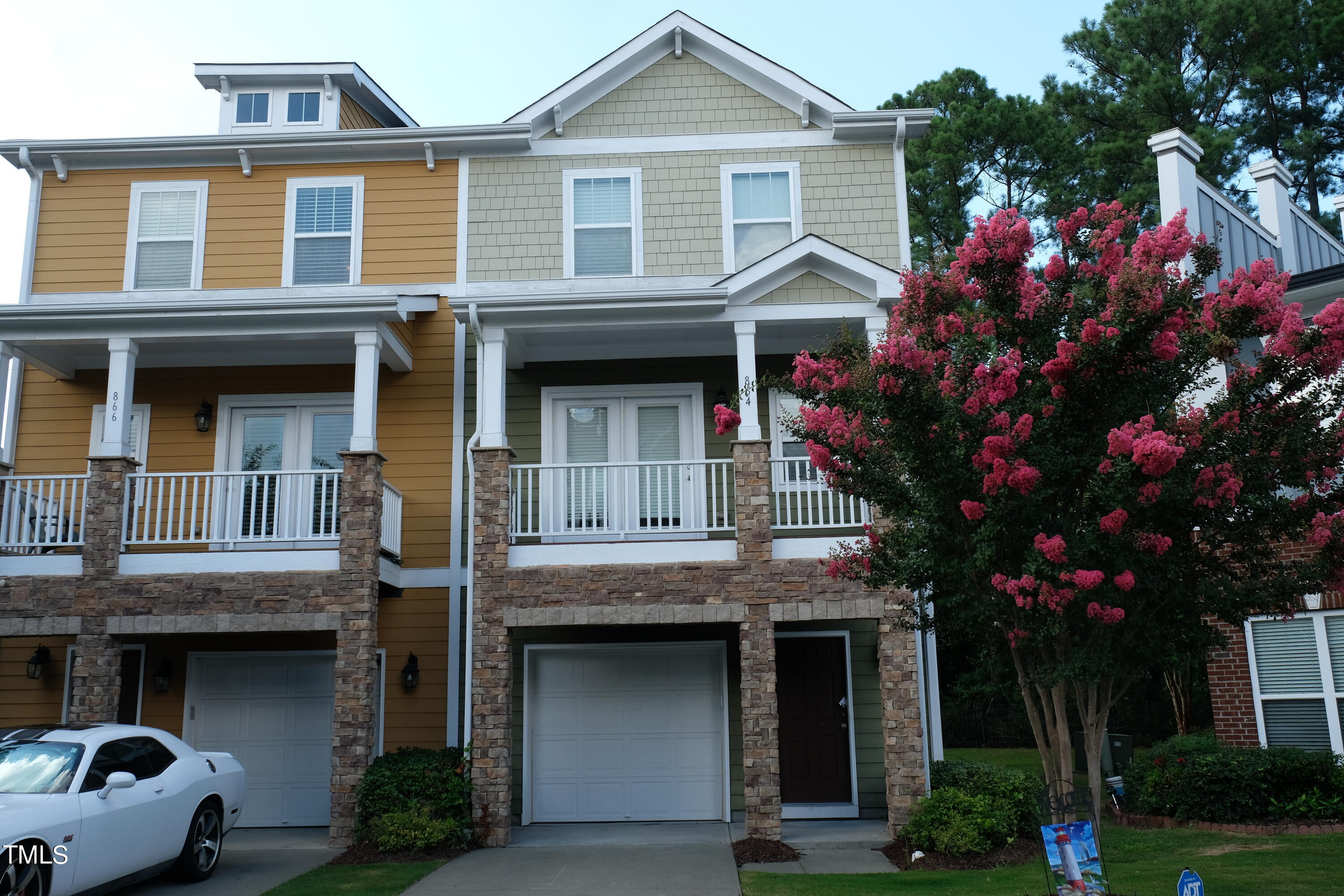 Photo 2 of 21 of 864 Queen City Crescent townhome