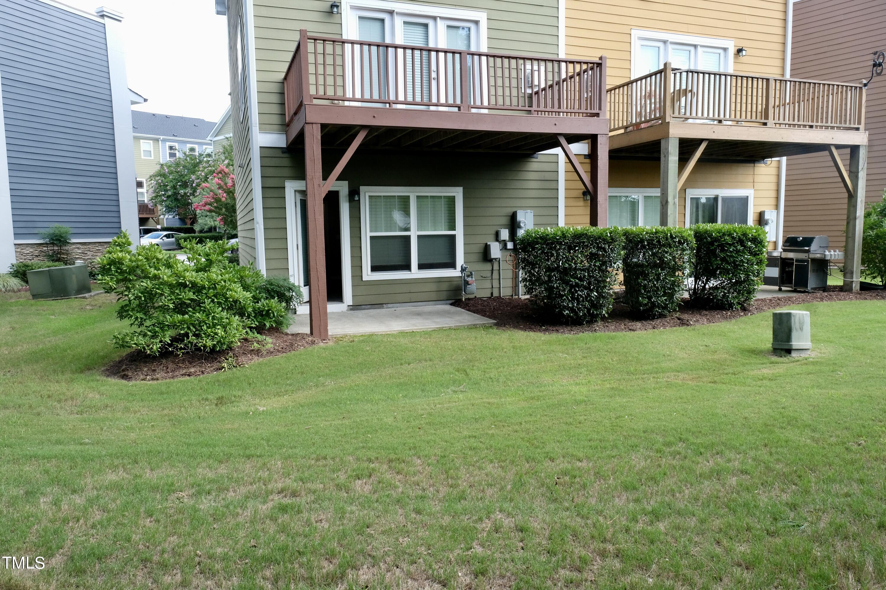 Photo 7 of 21 of 864 Queen City Crescent townhome