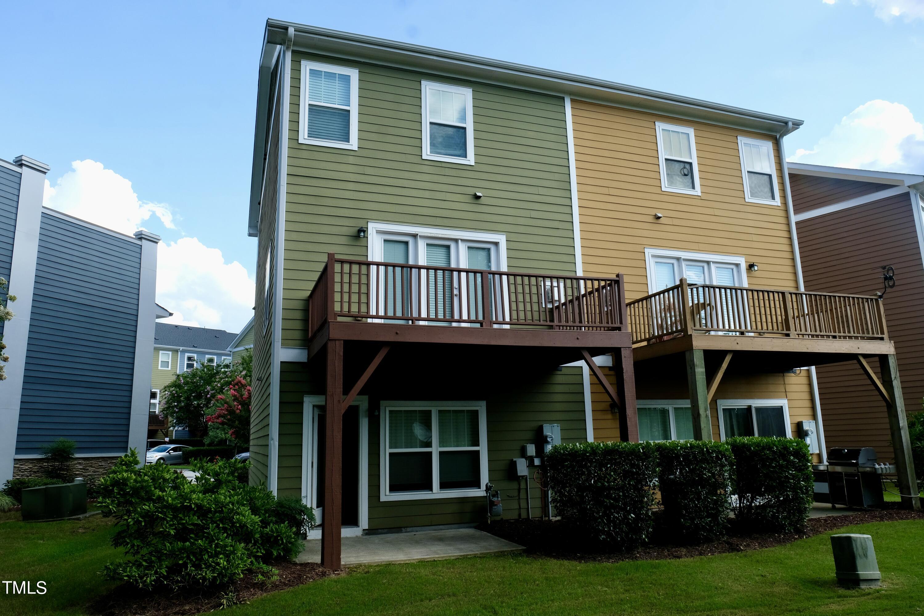 Photo 8 of 21 of 864 Queen City Crescent townhome