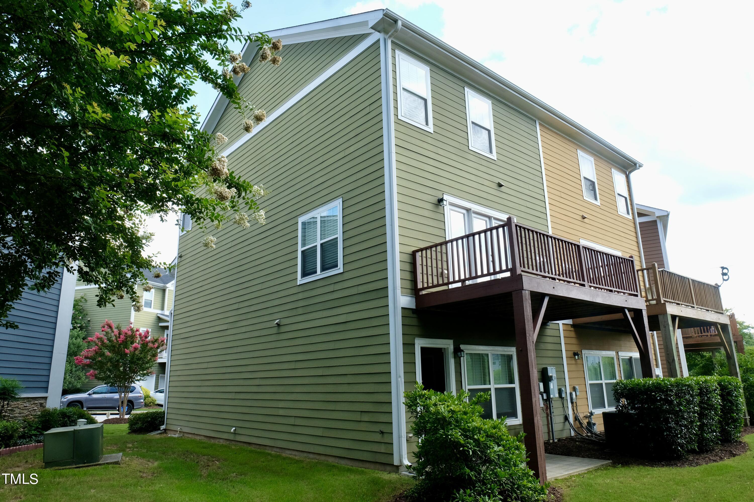 Photo 9 of 21 of 864 Queen City Crescent townhome