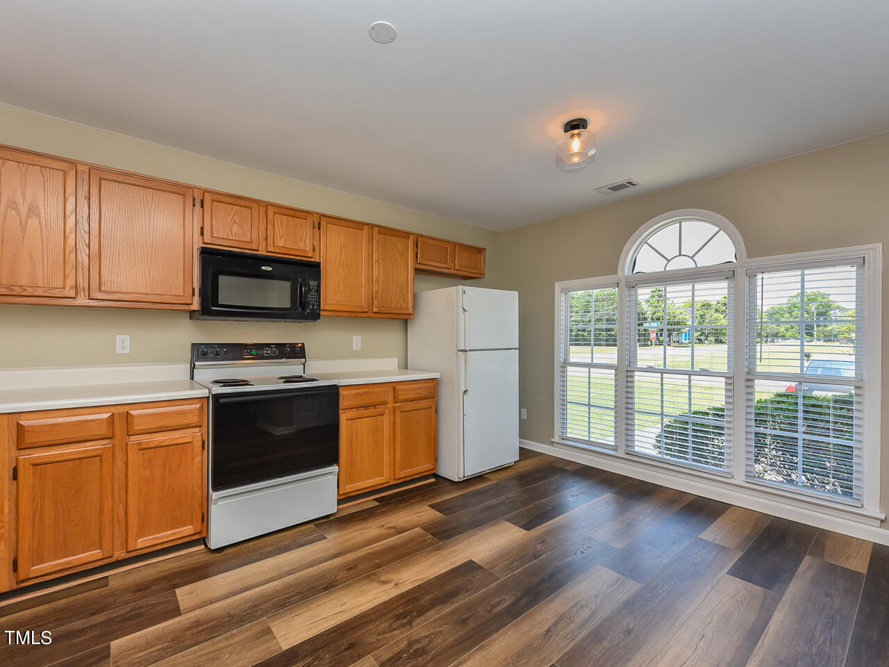 Photo 6 of 23 of 300 Center Heights Court townhome