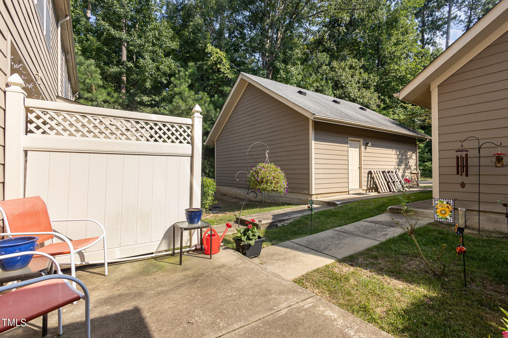 Photo 18 of 21 of 1517 Waterland Drive townhome