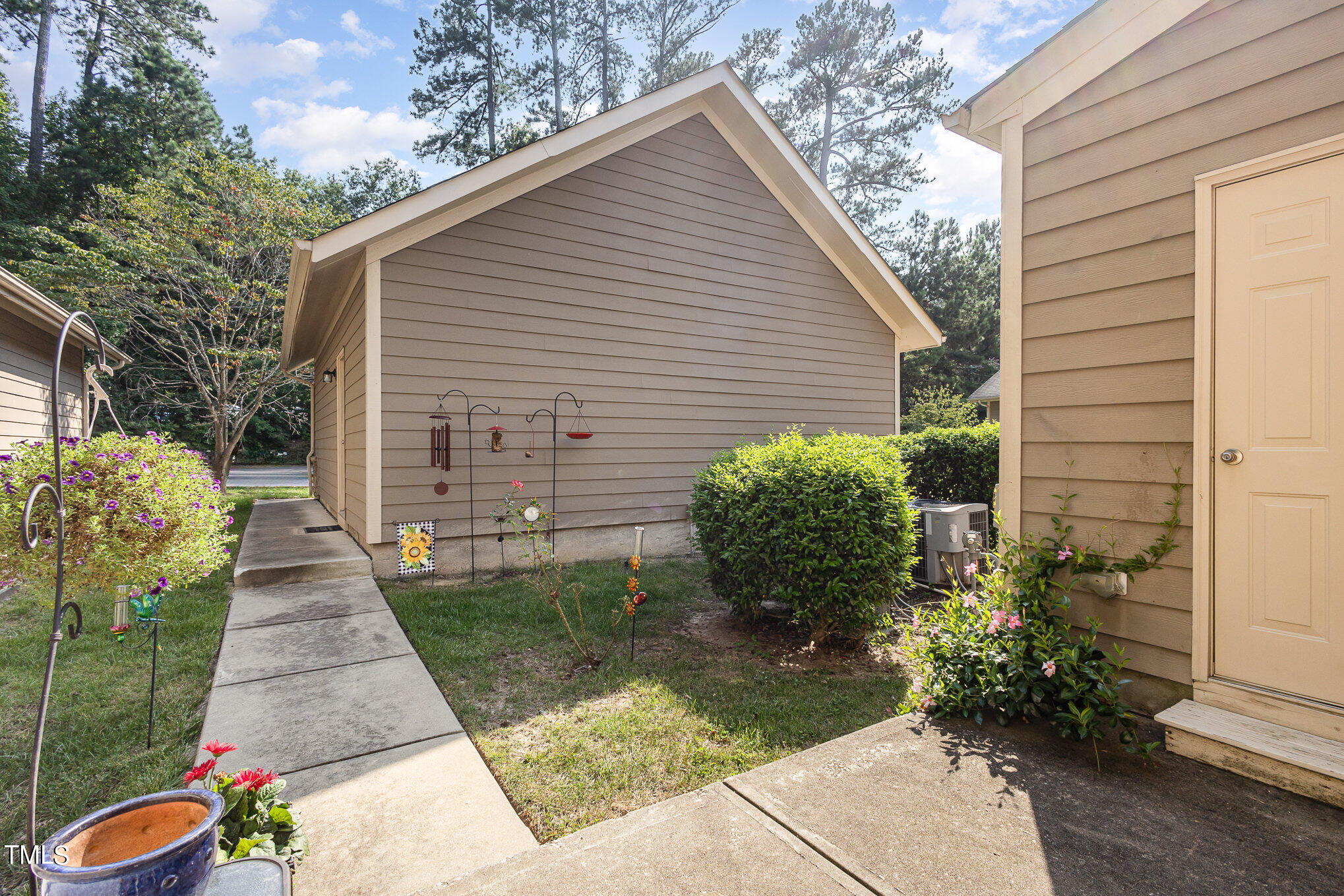 Photo 19 of 21 of 1517 Waterland Drive townhome