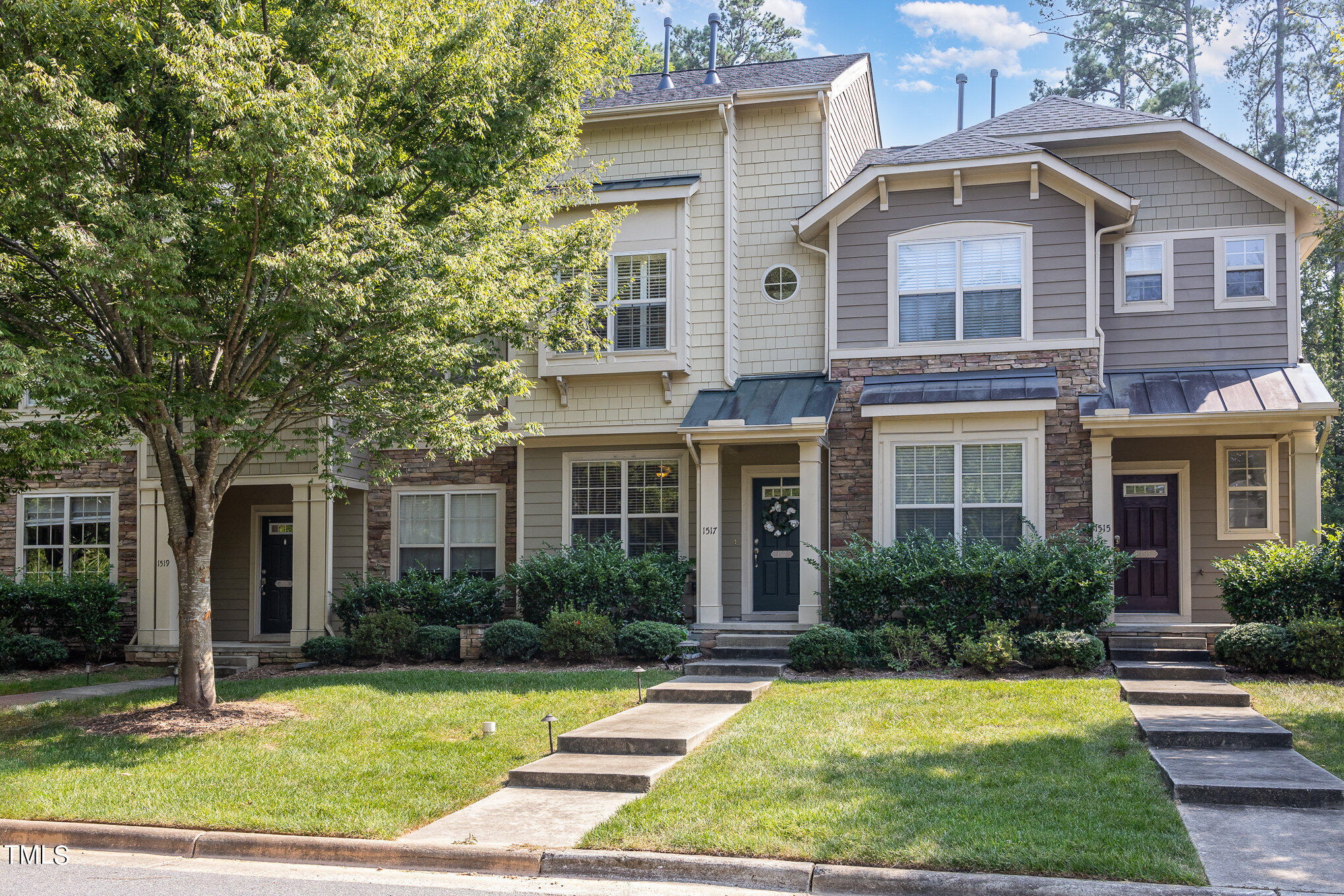 Photo 2 of 21 of 1517 Waterland Drive townhome