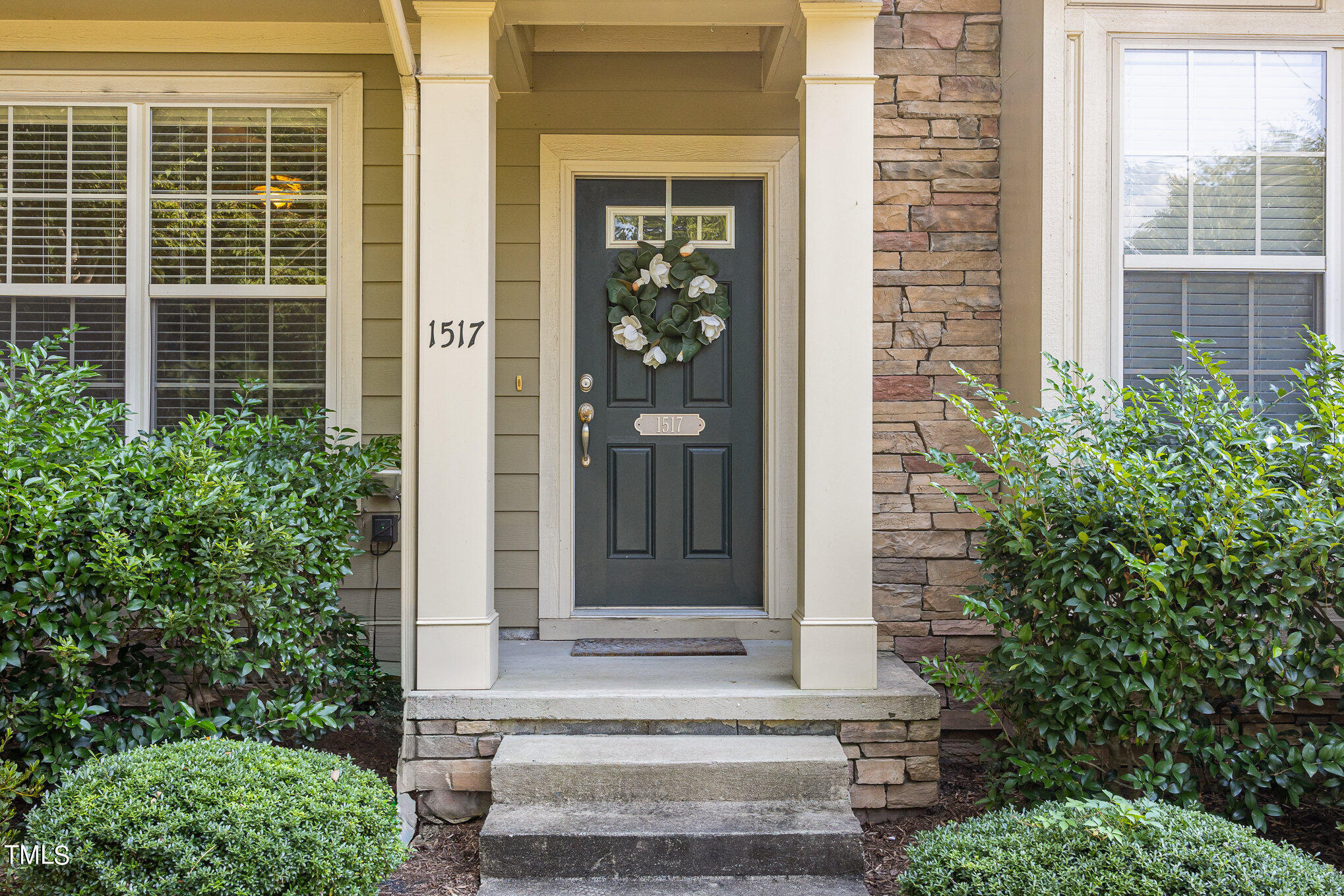 Photo 3 of 21 of 1517 Waterland Drive townhome