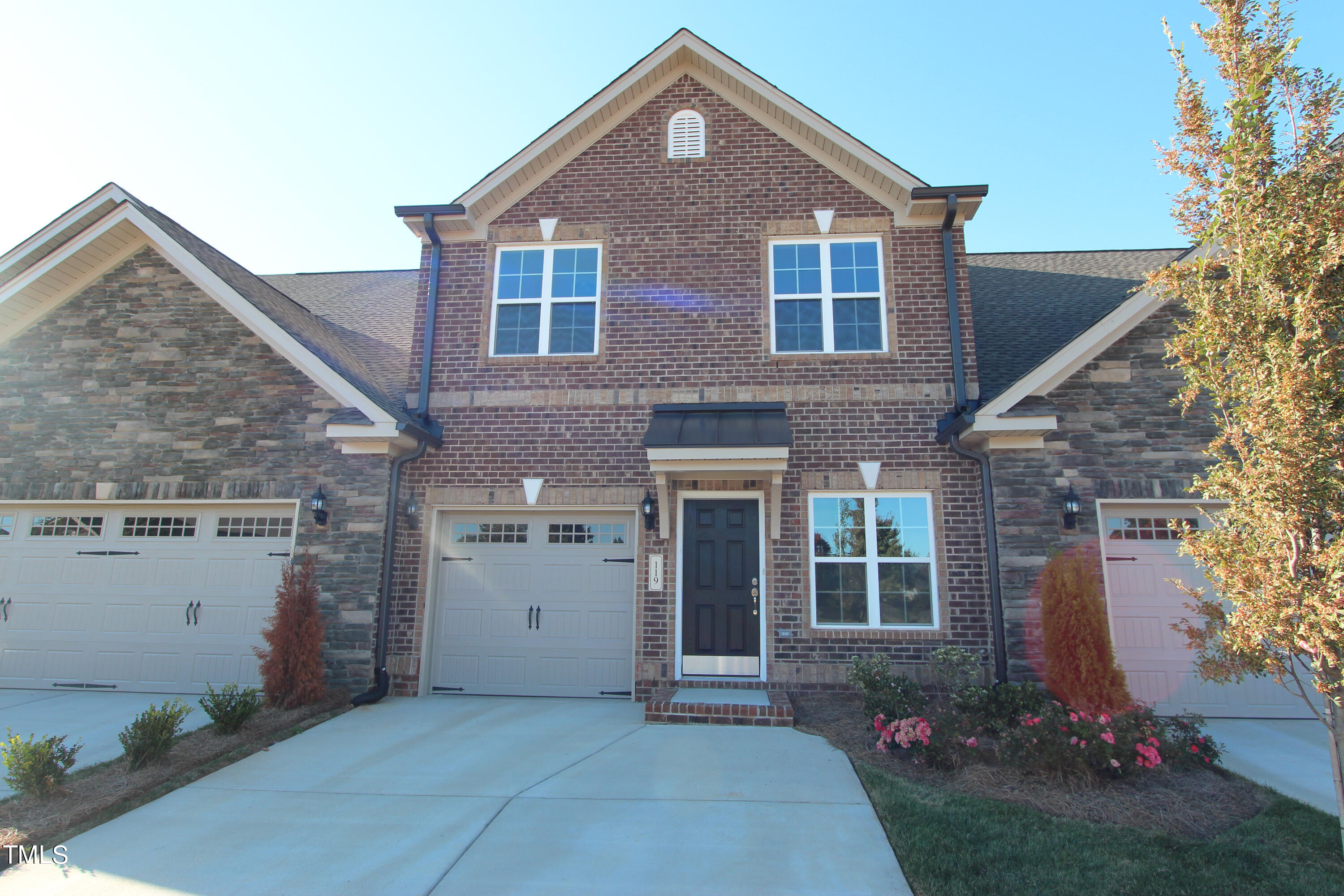 Photo 1 of 21 of 119 Dunvegan Lane 70 townhome