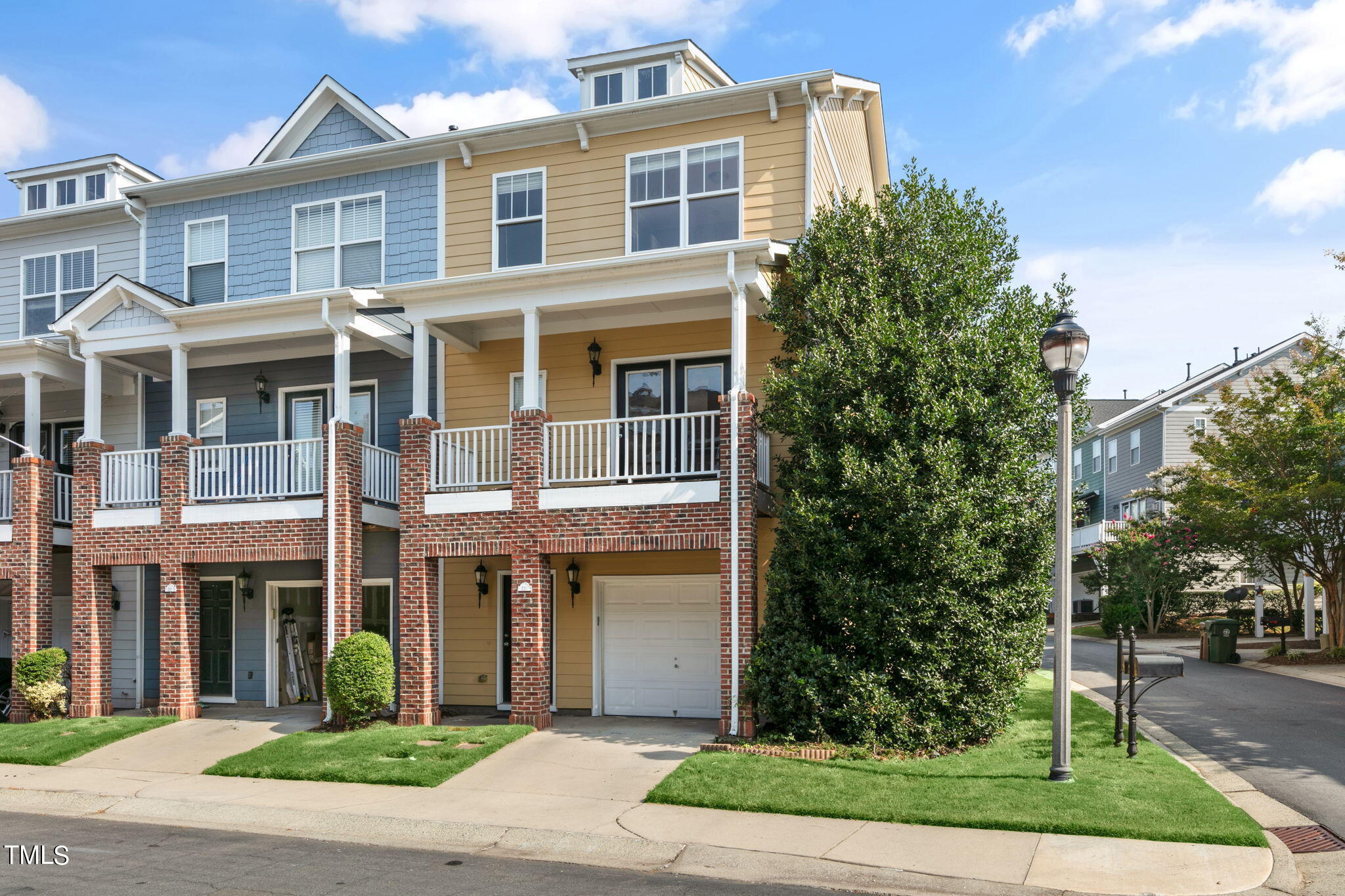 Photo 1 of 30 of 220 Broadgait Brae townhome