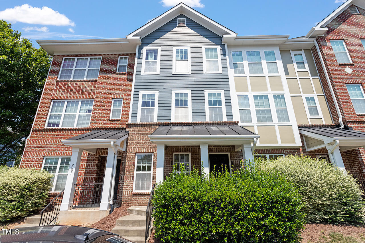 Photo 1 of 27 of 2003 Summerhouse Road townhome