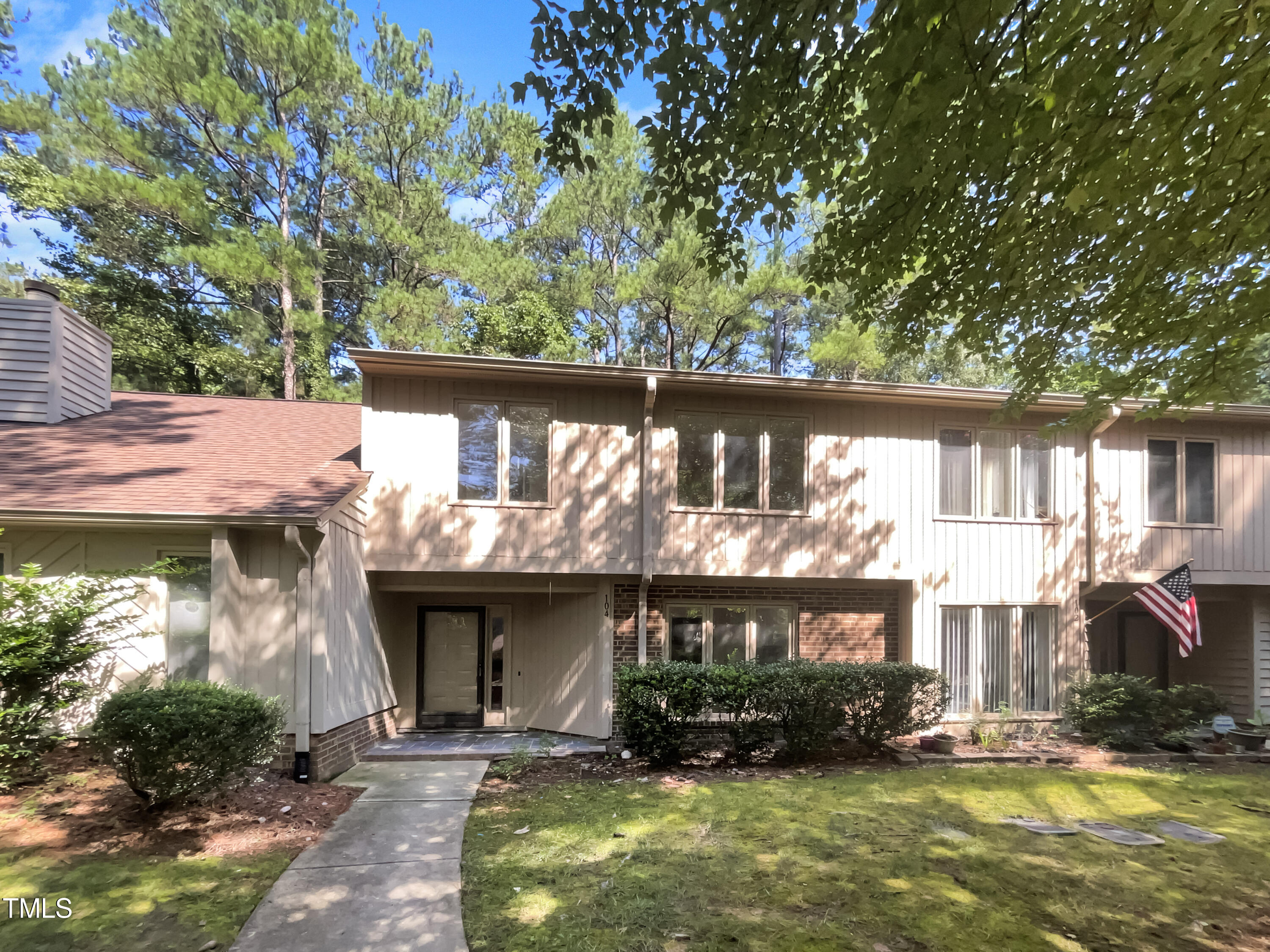 Photo 1 of 26 of 104 Mossbark Lane townhome