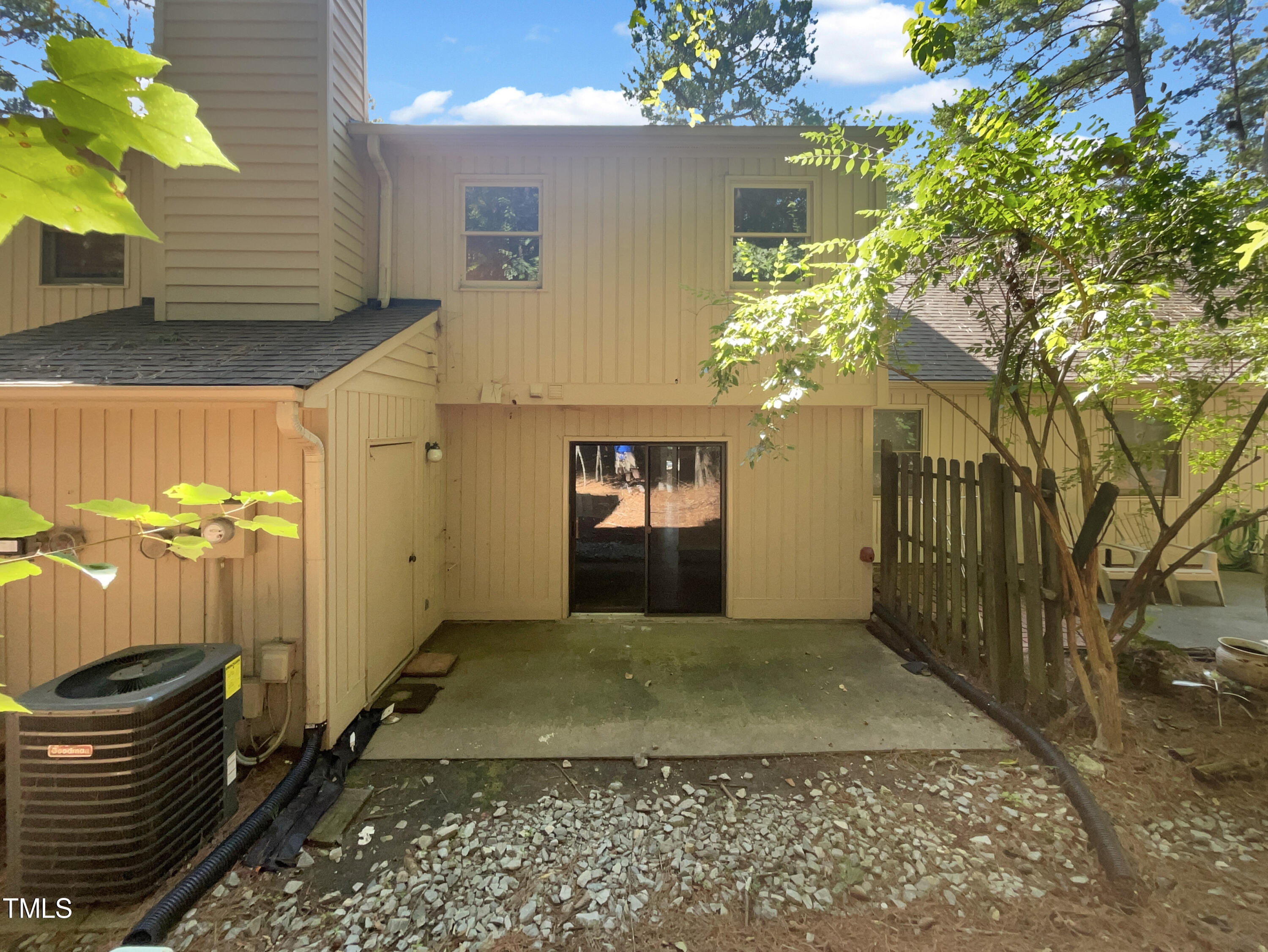 Photo 7 of 26 of 104 Mossbark Lane townhome