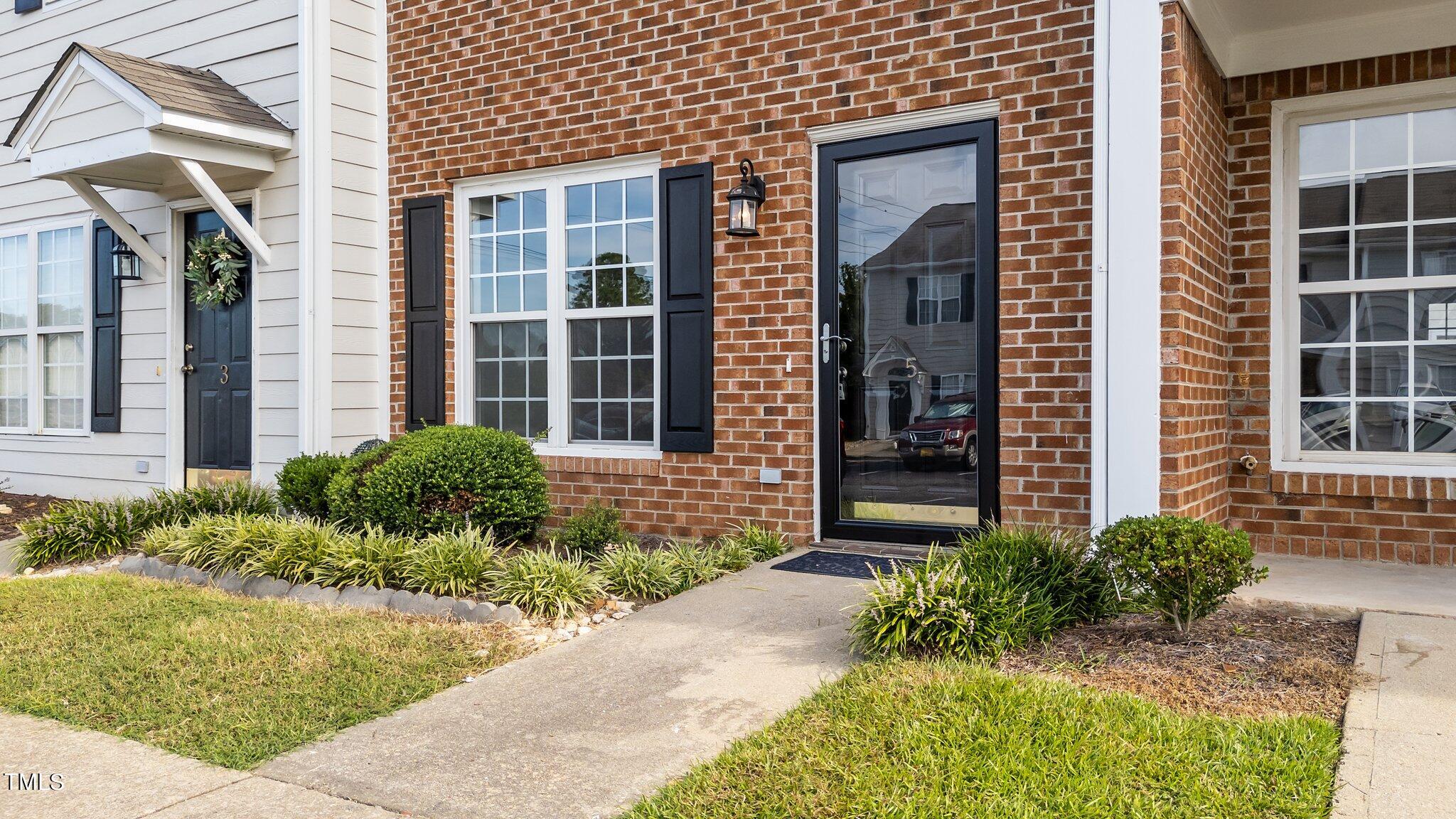 Photo 3 of 25 of 5 Cheltenham Drive townhome