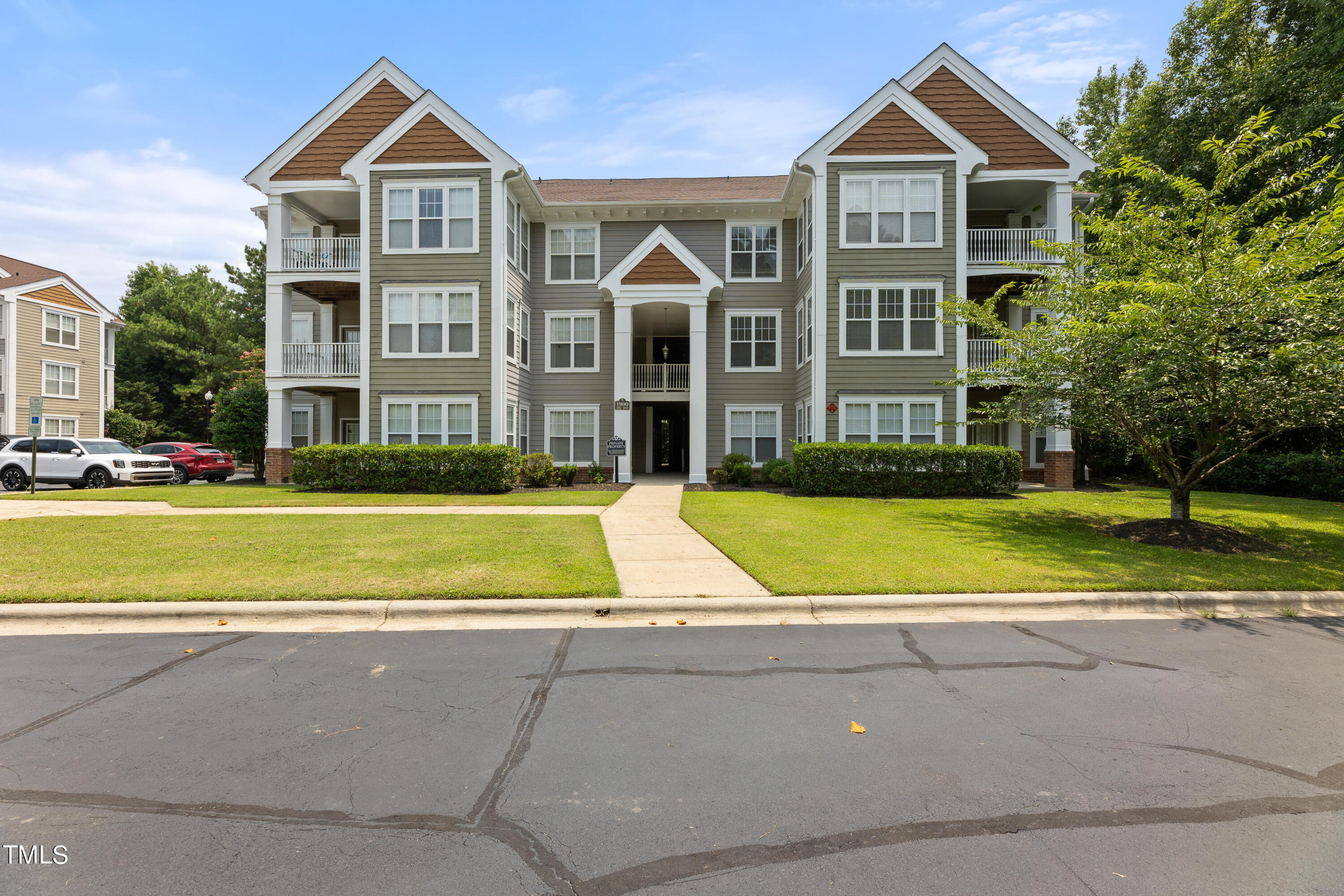 Photo 4 of 29 of 1922 Parkside Village Drive condo