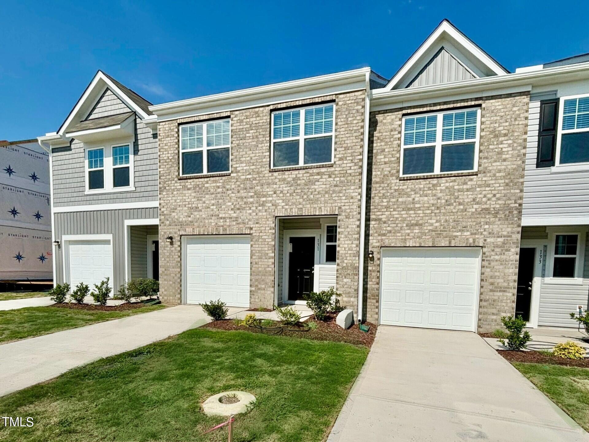 Photo 3 of 31 of 131 S Chubb Ridge townhome