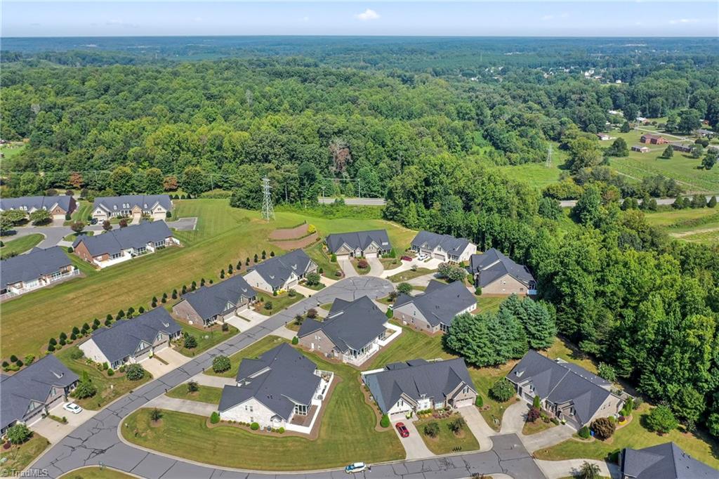 Photo 11 of 41 of 1003 Plantation Village Drive townhome